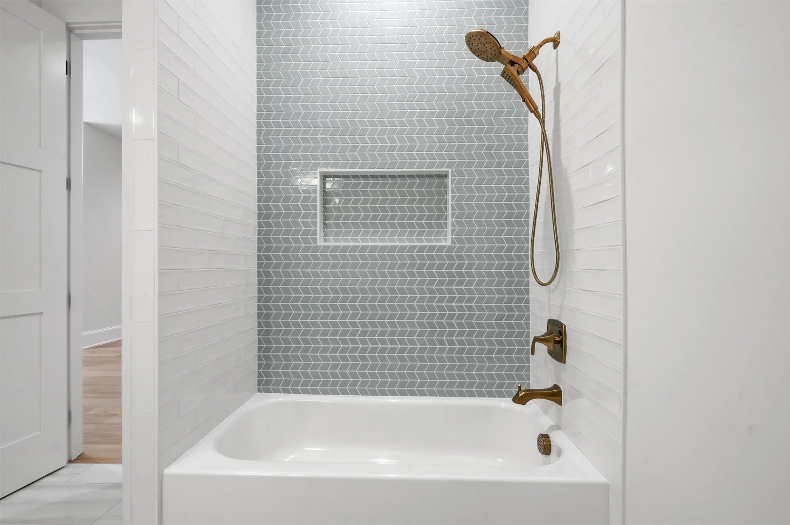 51-051 - 275 Heatherton Way Milton GA.jpg