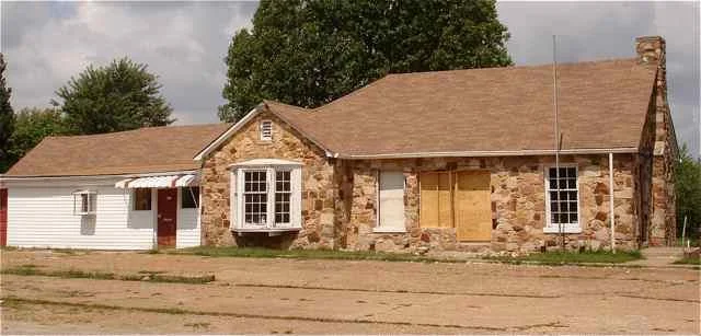 Wagon Wheel Motel office building before restoration work began in 2009