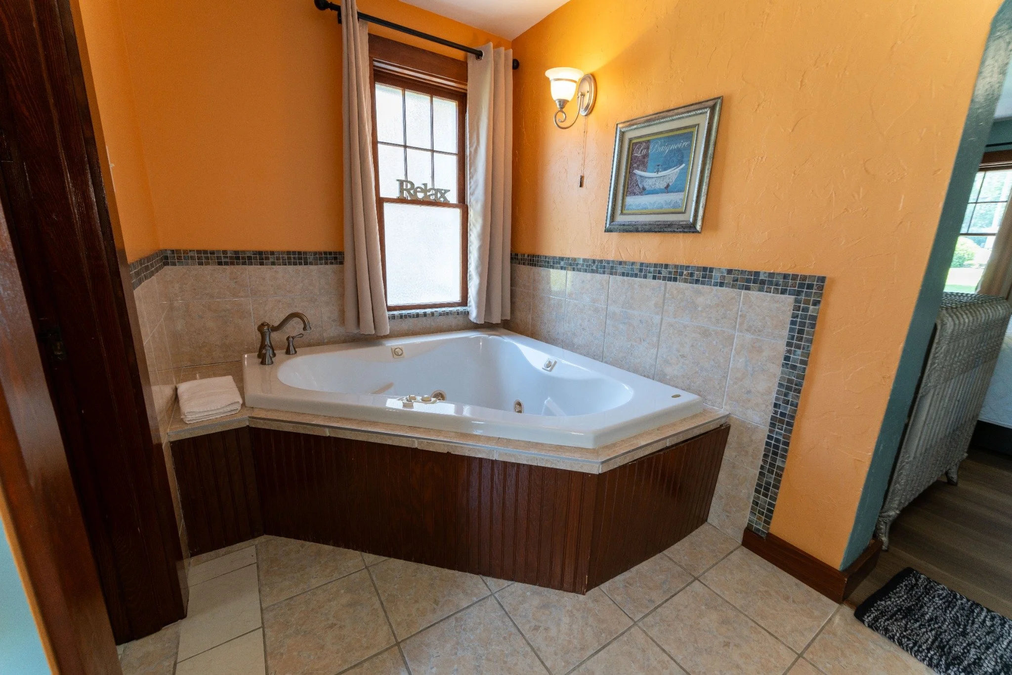 Hot-tub feature with tile surround and original architectural details inside a Wagon Wheel Motel accommodation.