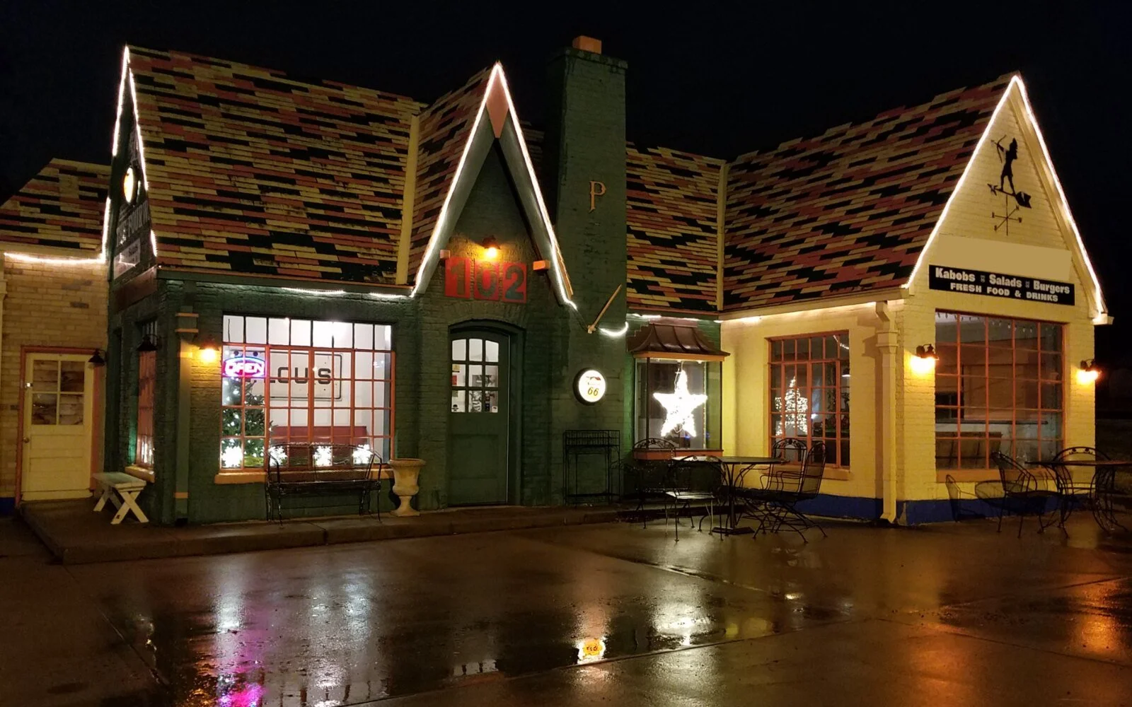 Rich’s Famous Burgers in a historic cottage-style Route 66 filling station in Cuba, Missouri at night.