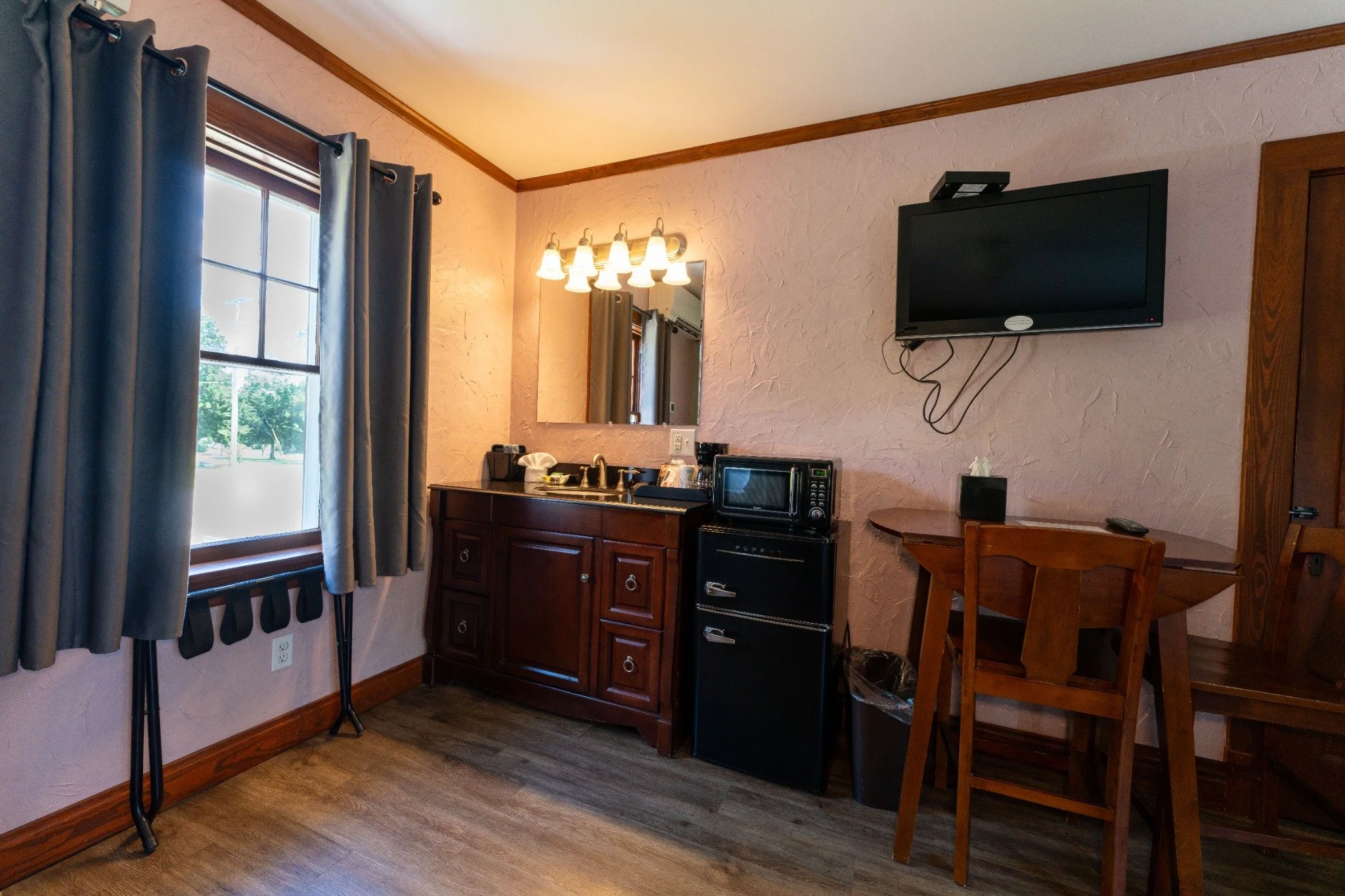 Guest-room kitchenette with a mini refrigerator, microwave and vanity