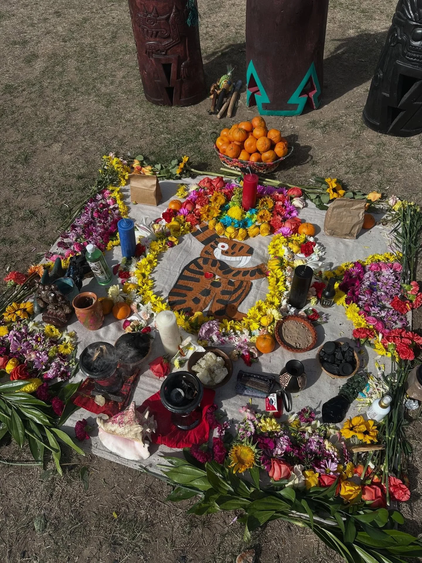 Ce Tochtli Ceremonia con Kalpulli Yohualli Ehecatl 🐇

To be a danzante mexicayotl, to walk this red road, is a very sacred way of life. One that should not be taken for granted, one that should be honored, respected and dignified. There is order and