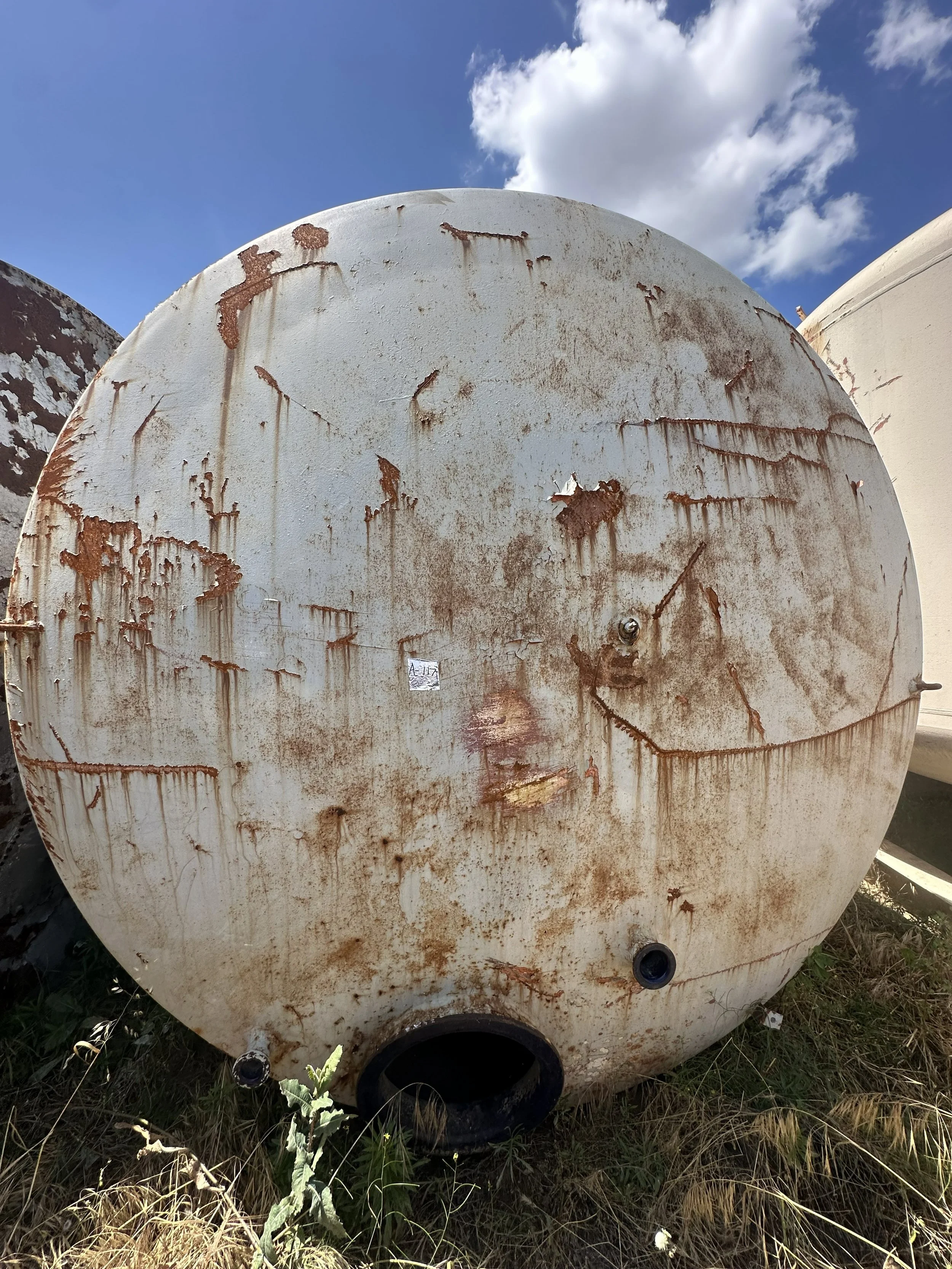 A117 2026 4,000 gallons dish bttom, glass lined, no legs