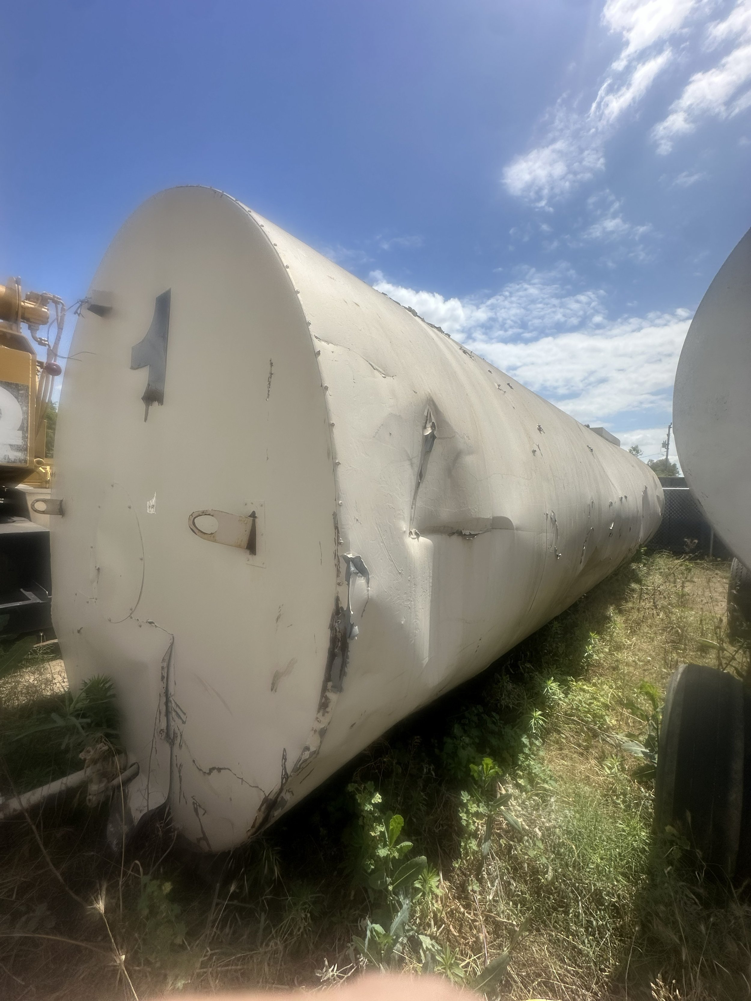 A109 2026 15,000 gallons horizontal, insulated asphalt tank with coils