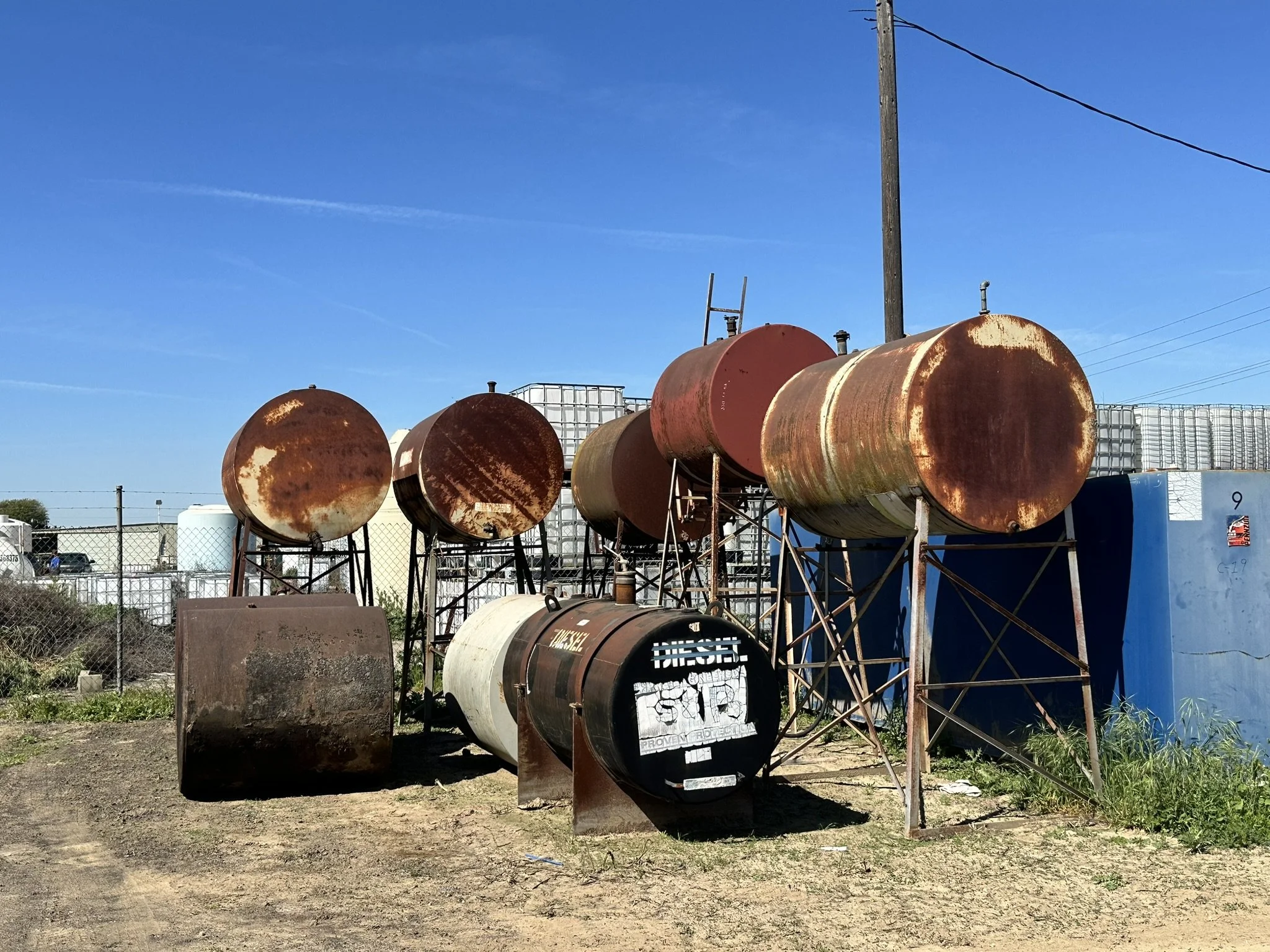 A12: Multiple Fuel tanks on legs