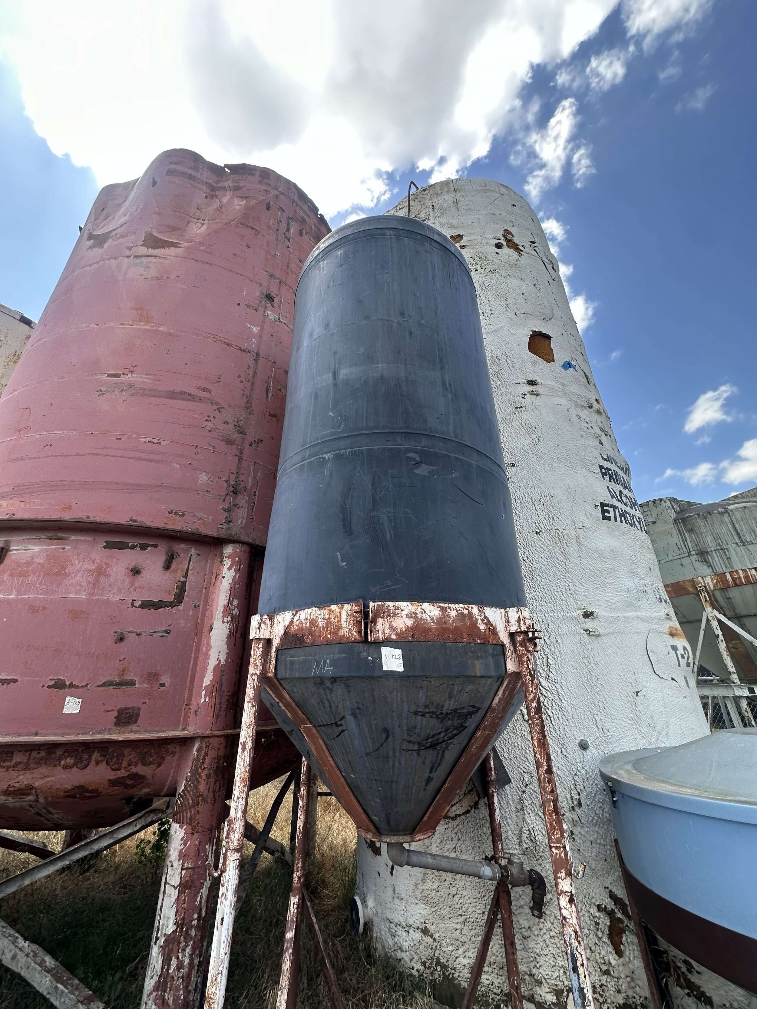 A128 2026 2,000 gallon Poly tank