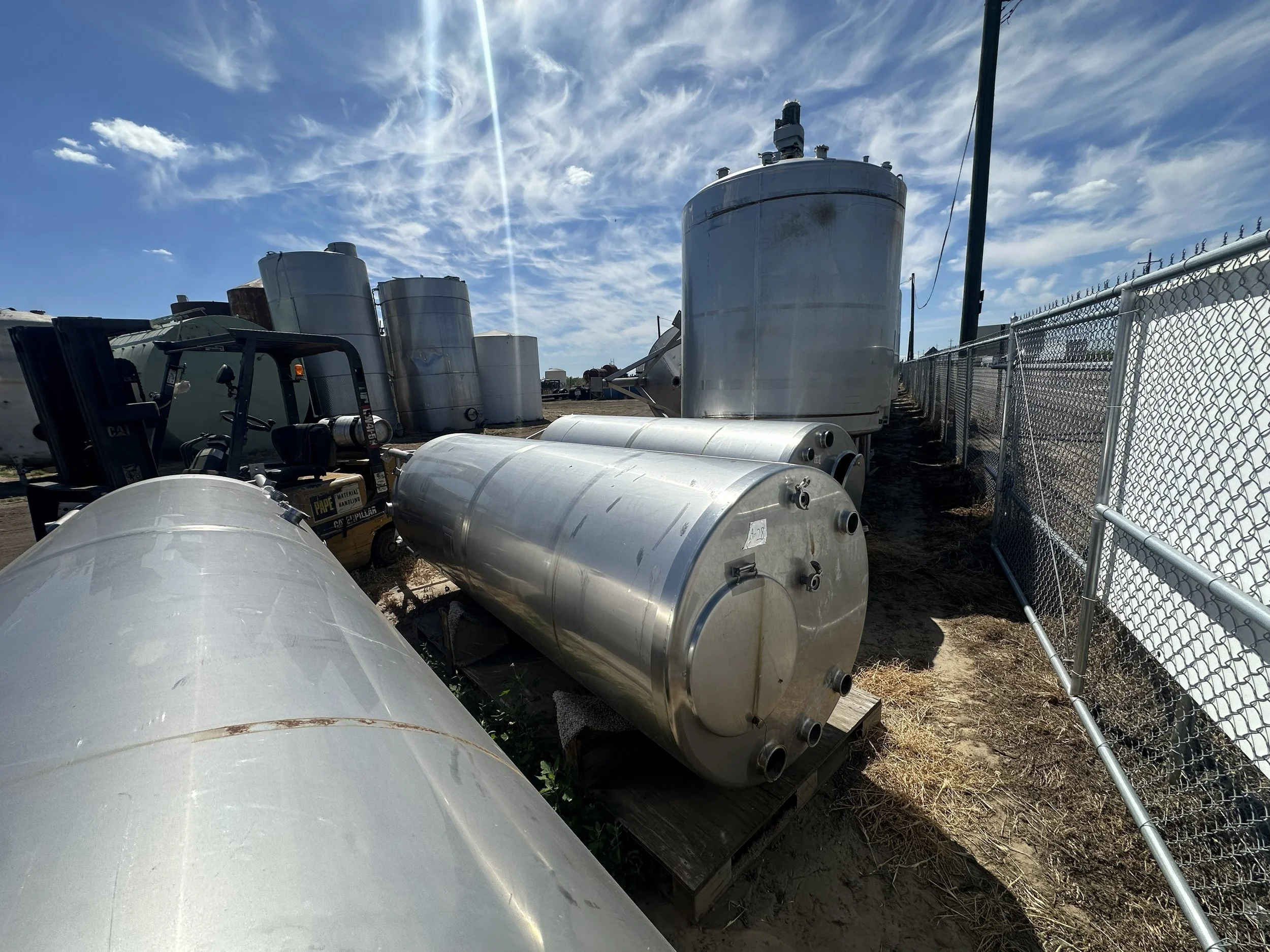 A28 2026 304 stainless 700 gallons tank on legs, food grade, sloped bottom, never used