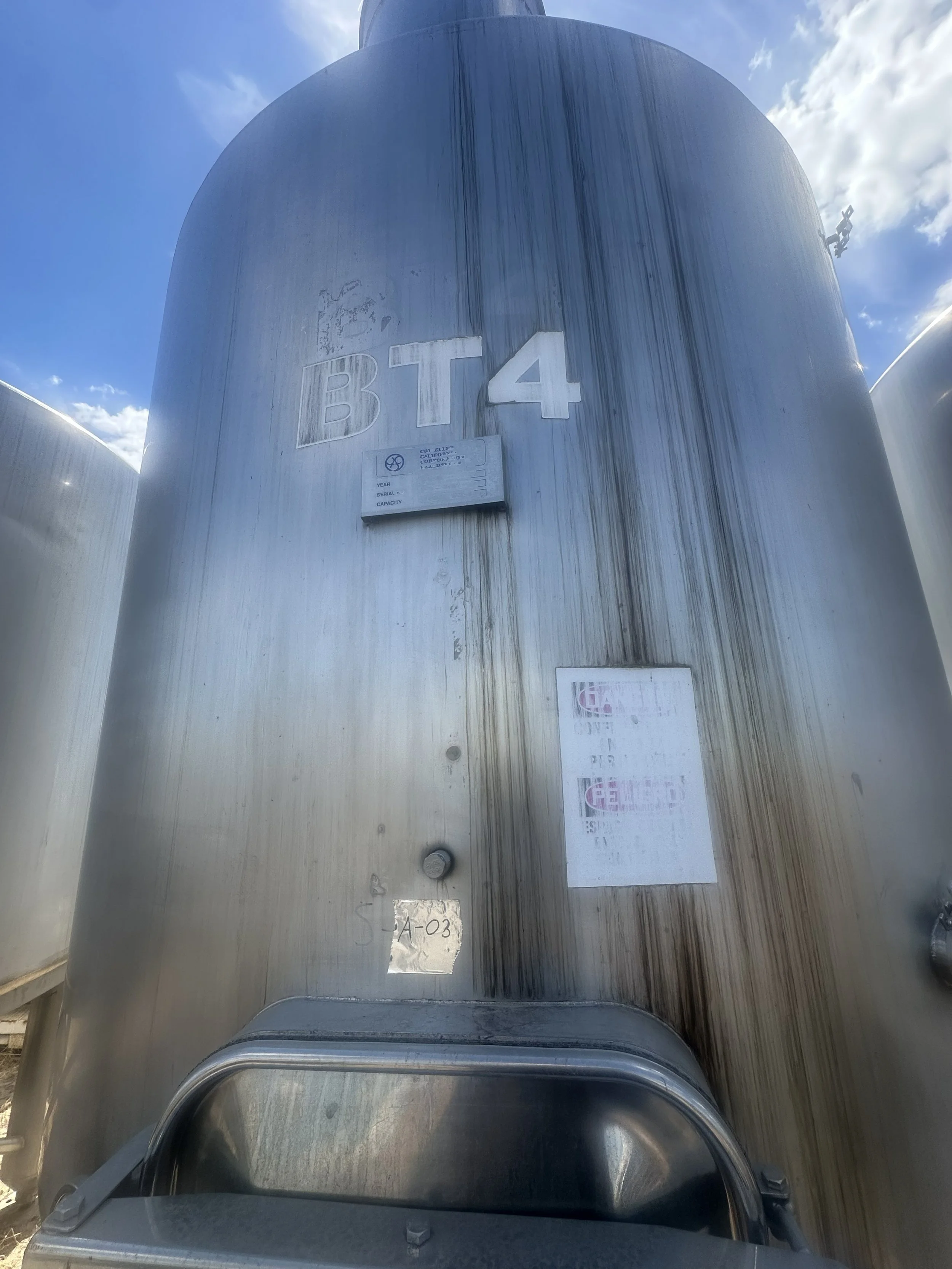 A3 2026 304 stainless 1,000 gallons coned bottom on legs food grade