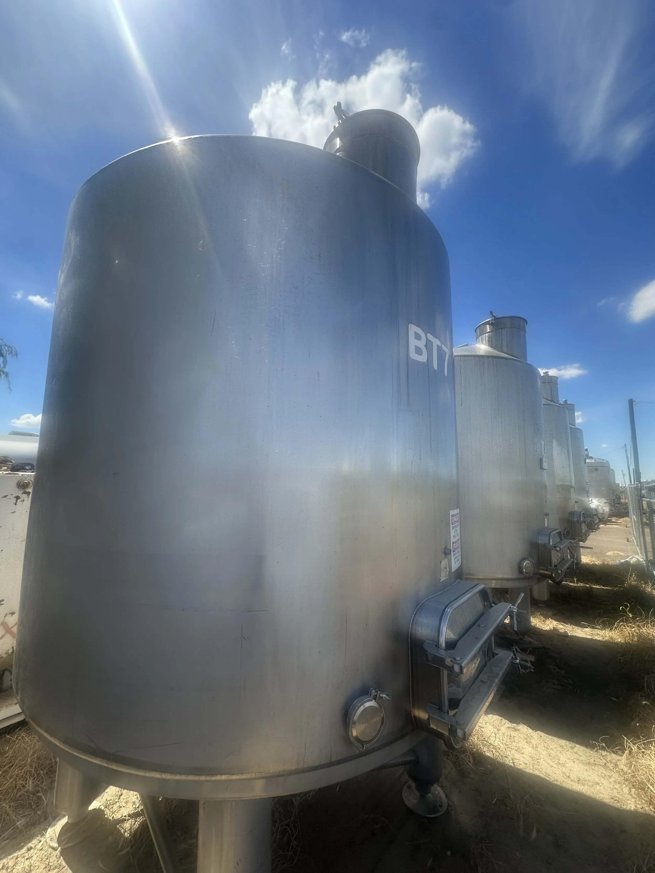 A4 2026 304 stainless 1,000 gallons coned bottom on legs food grade
