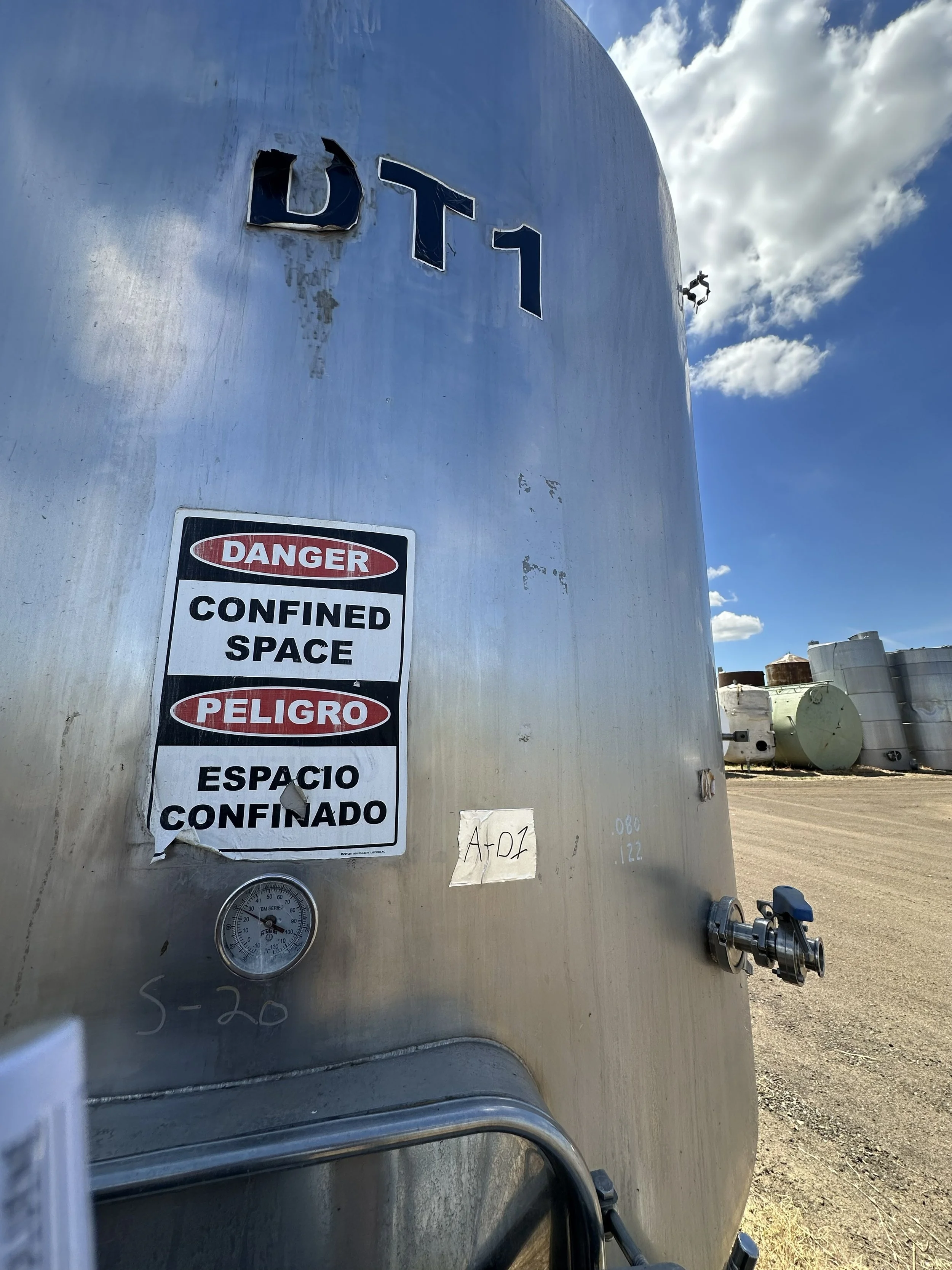 A1 2026 304 stainless 1,000 gallons on legs coned bottom food grade
