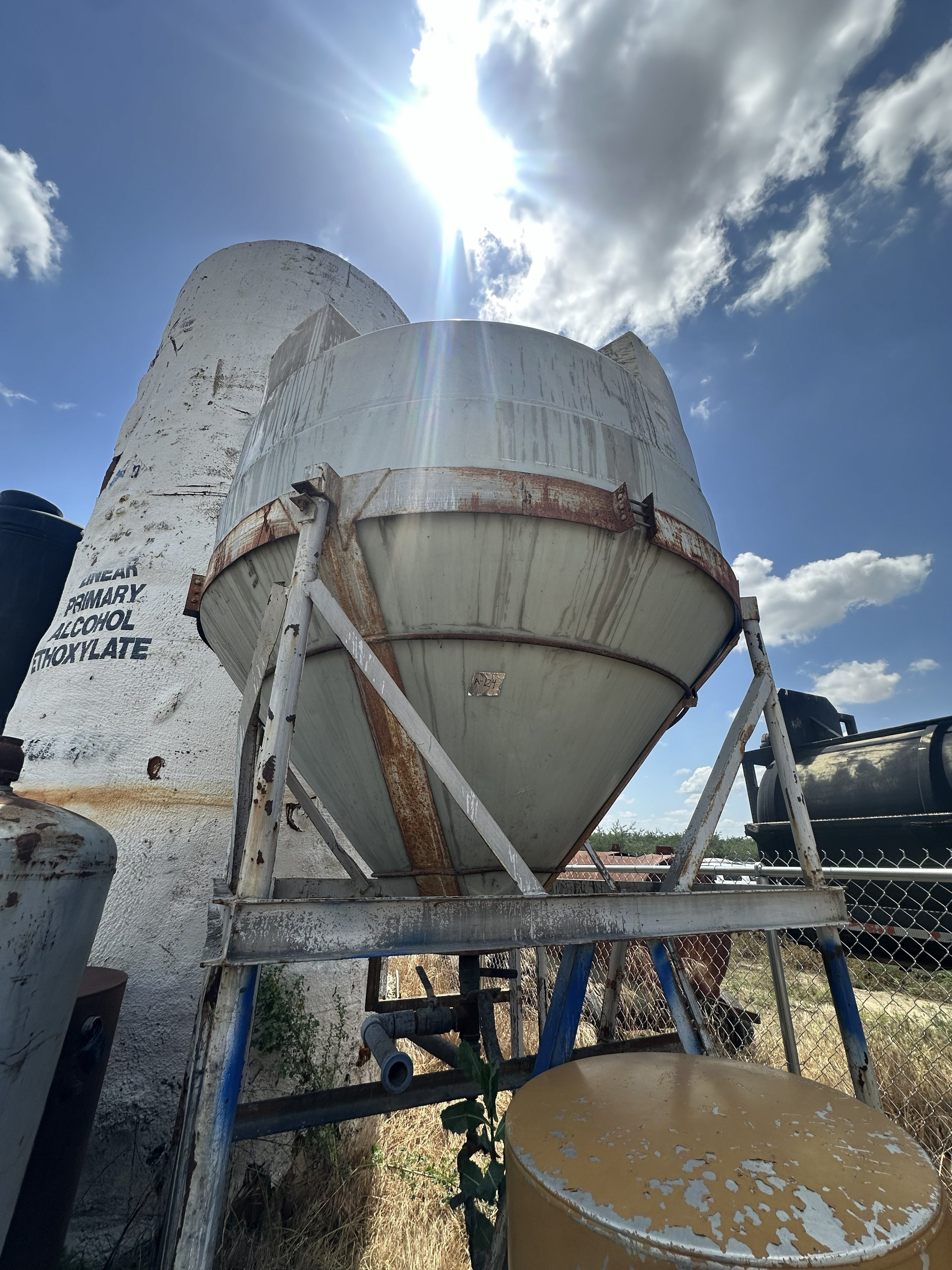 A124 2026 1,500 gallon poly tank