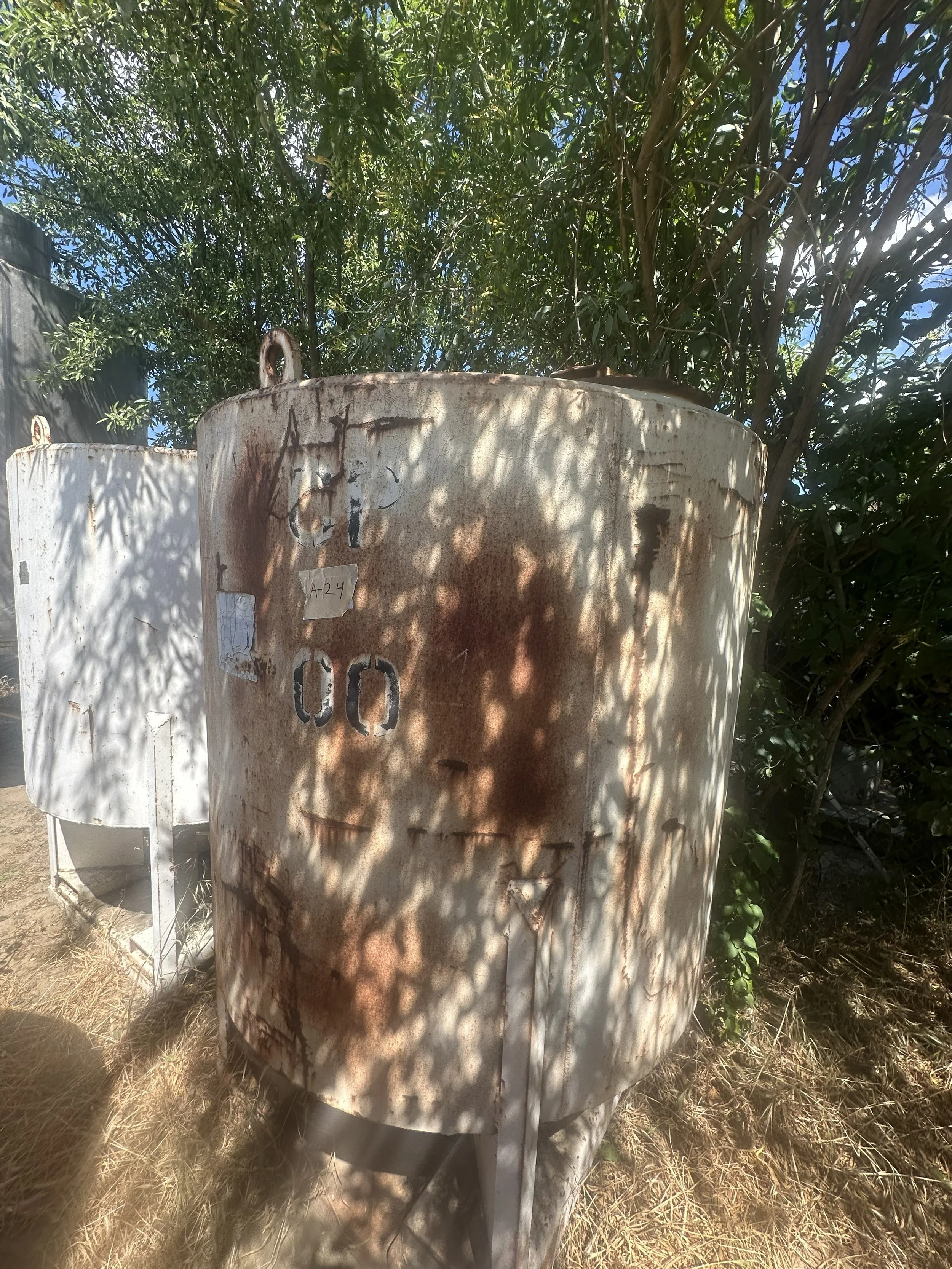 A24 2026 carbon steel 800 gallons tank on legs