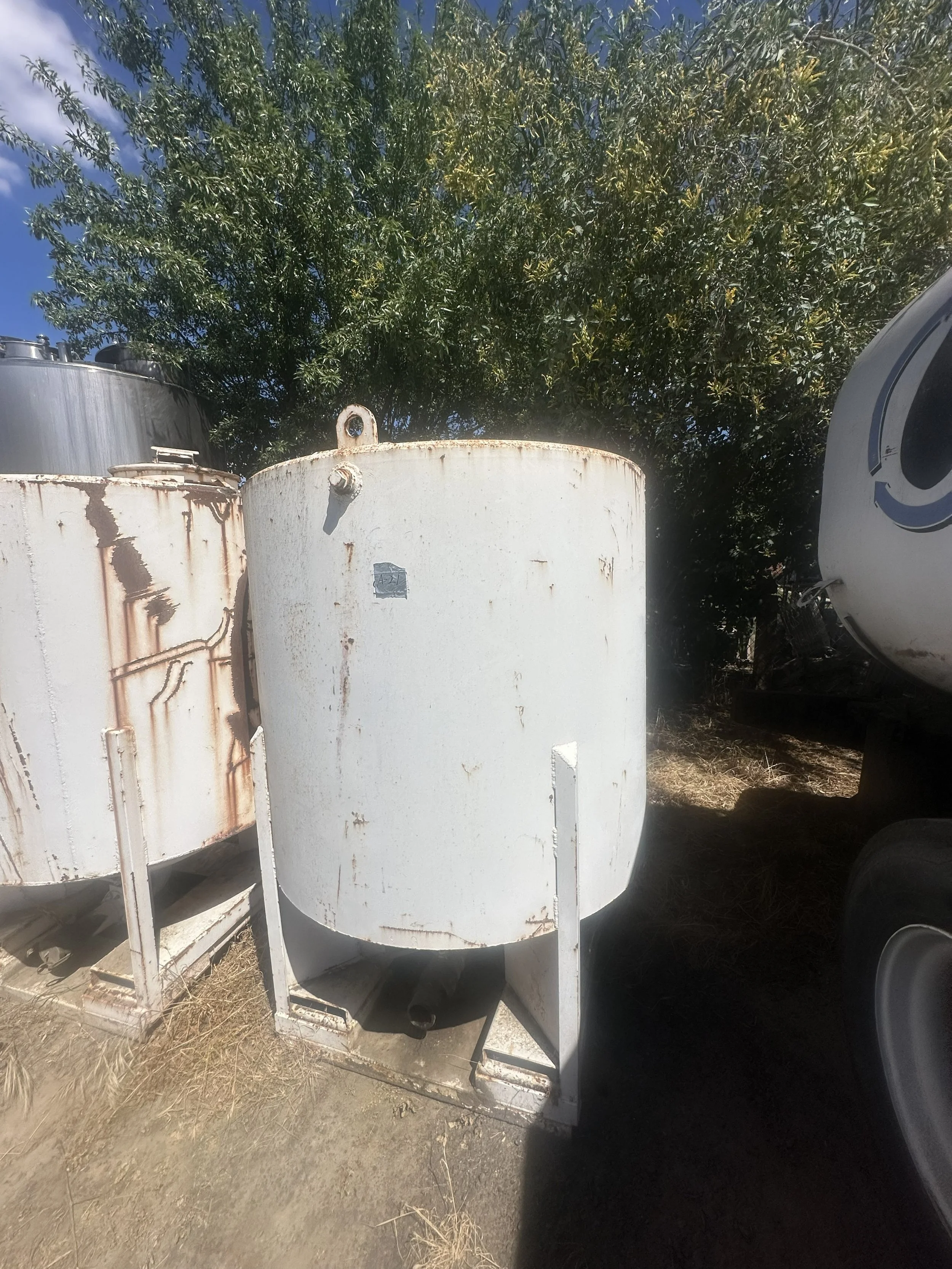 A21 2026 carbon steel 800 gallons coned bottom on legs food grade