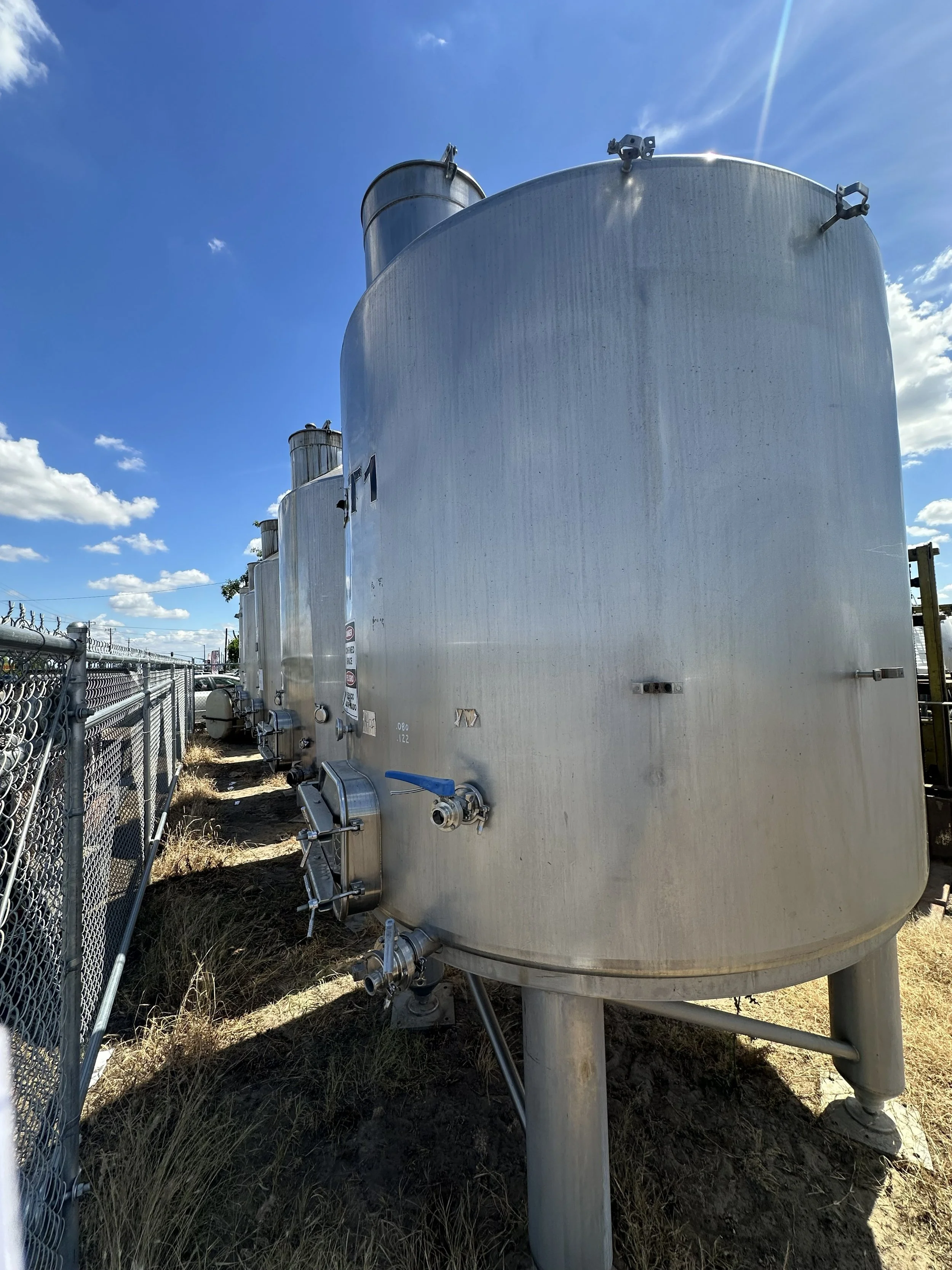 A1 2026 304 stainless 1,000 gallons on legs coned bottom food grade