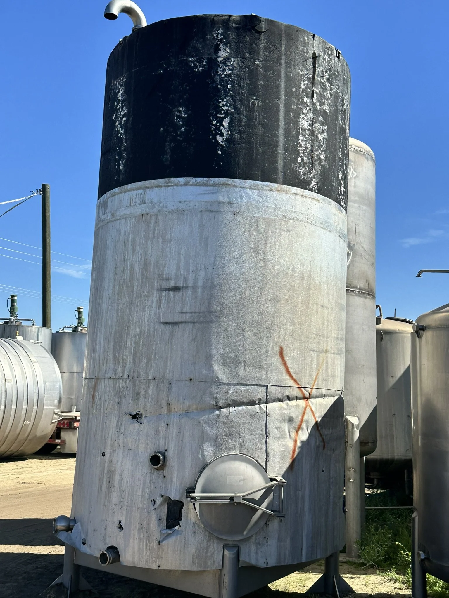 A14: 2,500 304 Stainless Steel Tank with Jackets and Foam