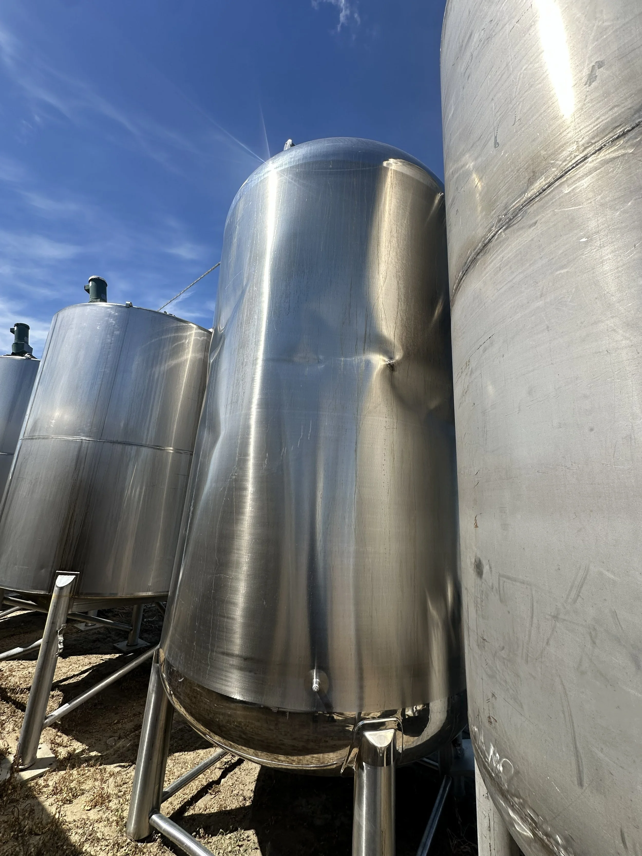 A33 2026 stainless 2,000 gallons on legs