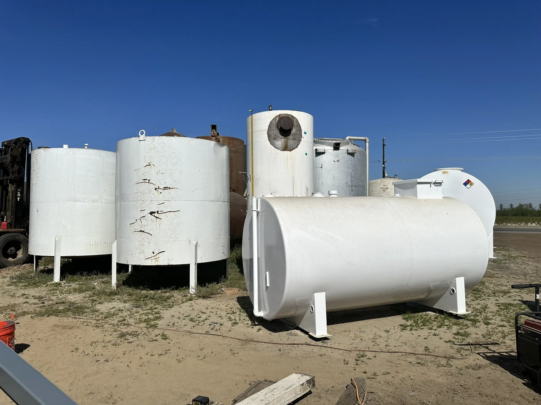 A6: Horizontal on legs steel tank