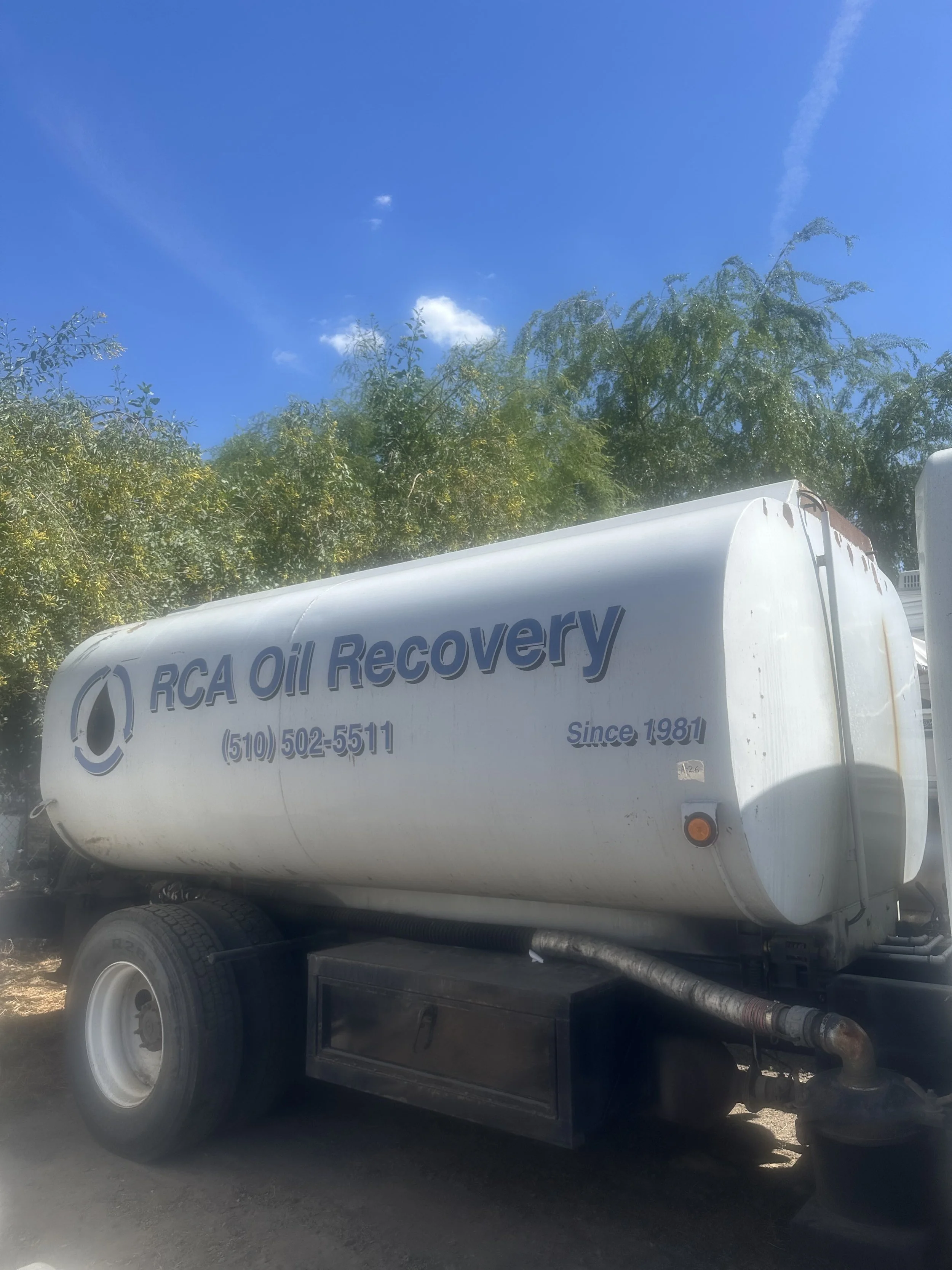 A26 2026: 2013 international used oil vacuum truck. 4,000 gallon.
