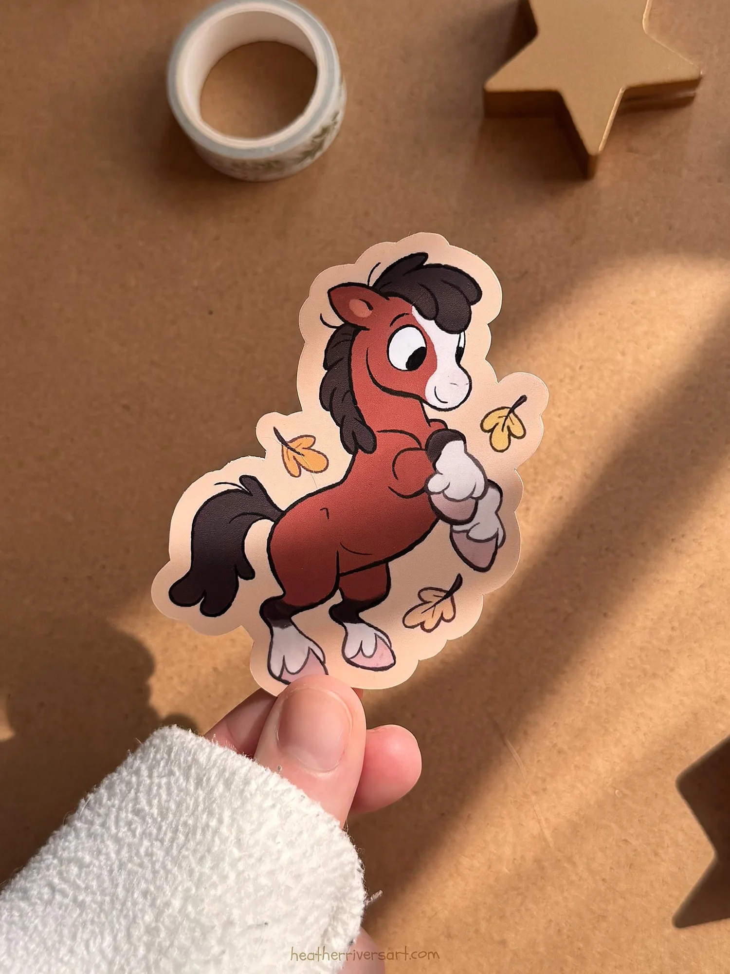 00_FallPonies_bay_hand.jpg