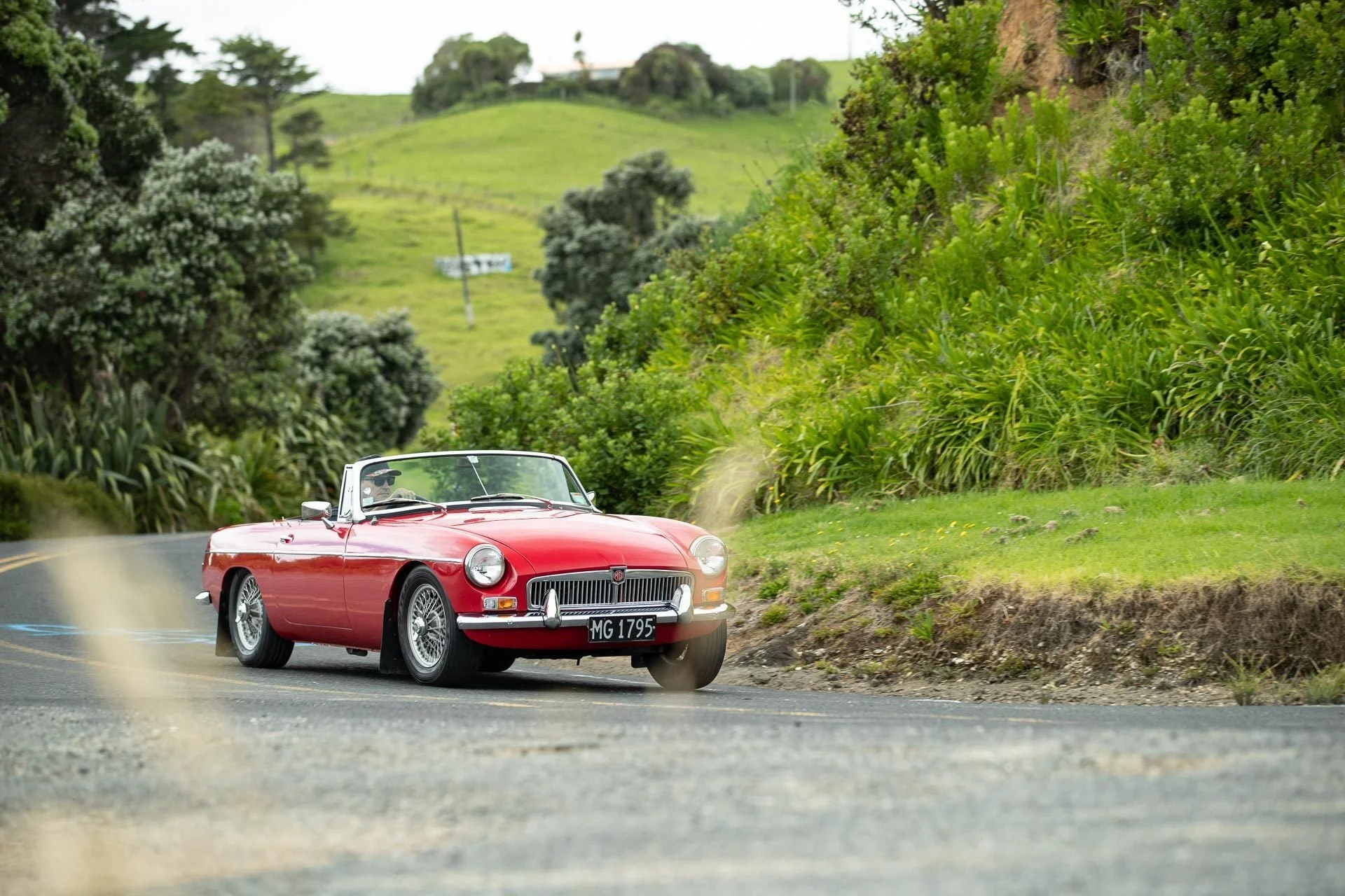 MG-MGB-Roadster-1965-1.jpg
