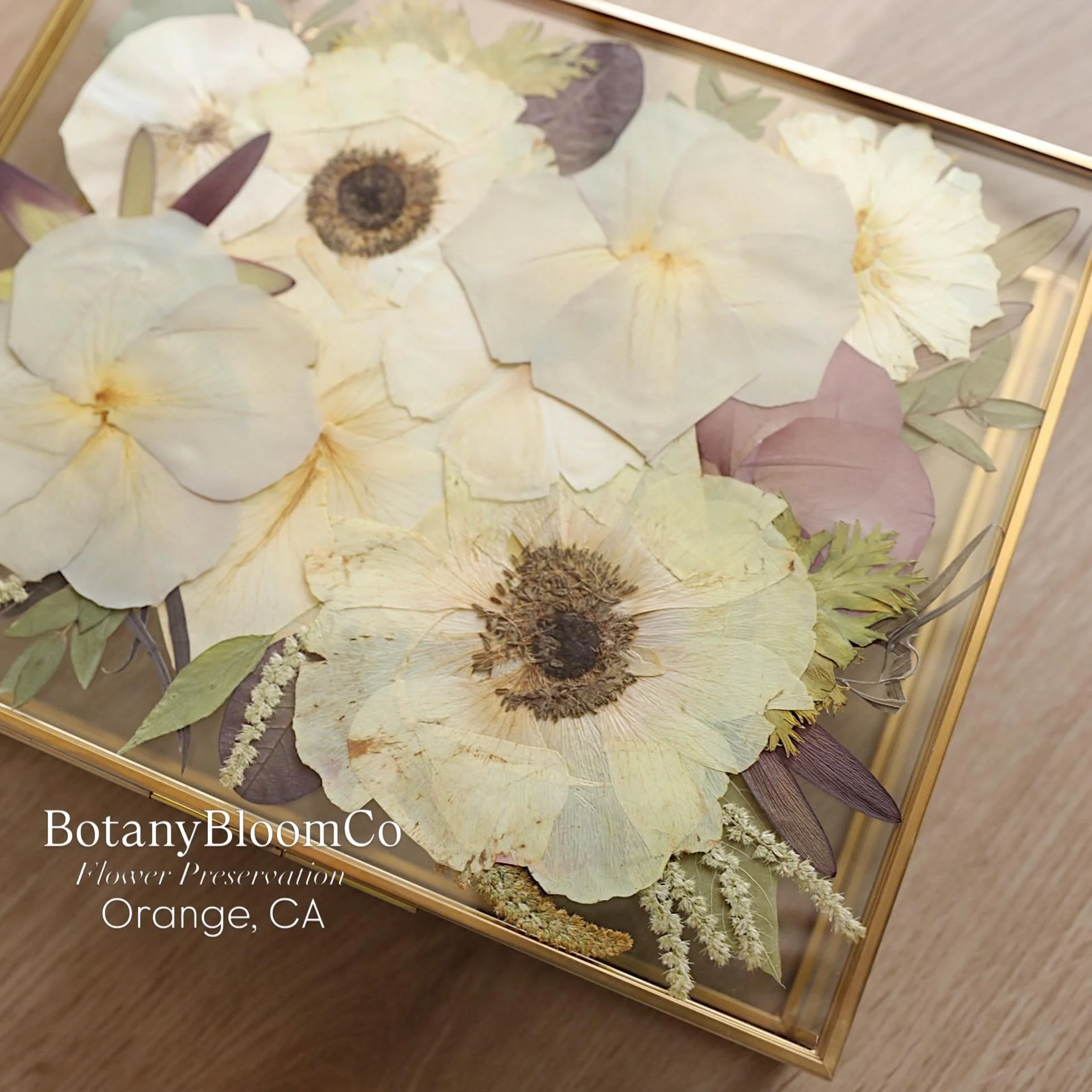 The 8x10 Jewelry Box is the perfect mix of function and beauty. ✨
Designed to hold your jewelry and special keepsakes, this piece turns your preserved flowers into something you can enjoy every day. A statement piece and memory box all in one. 🌸
#Bo