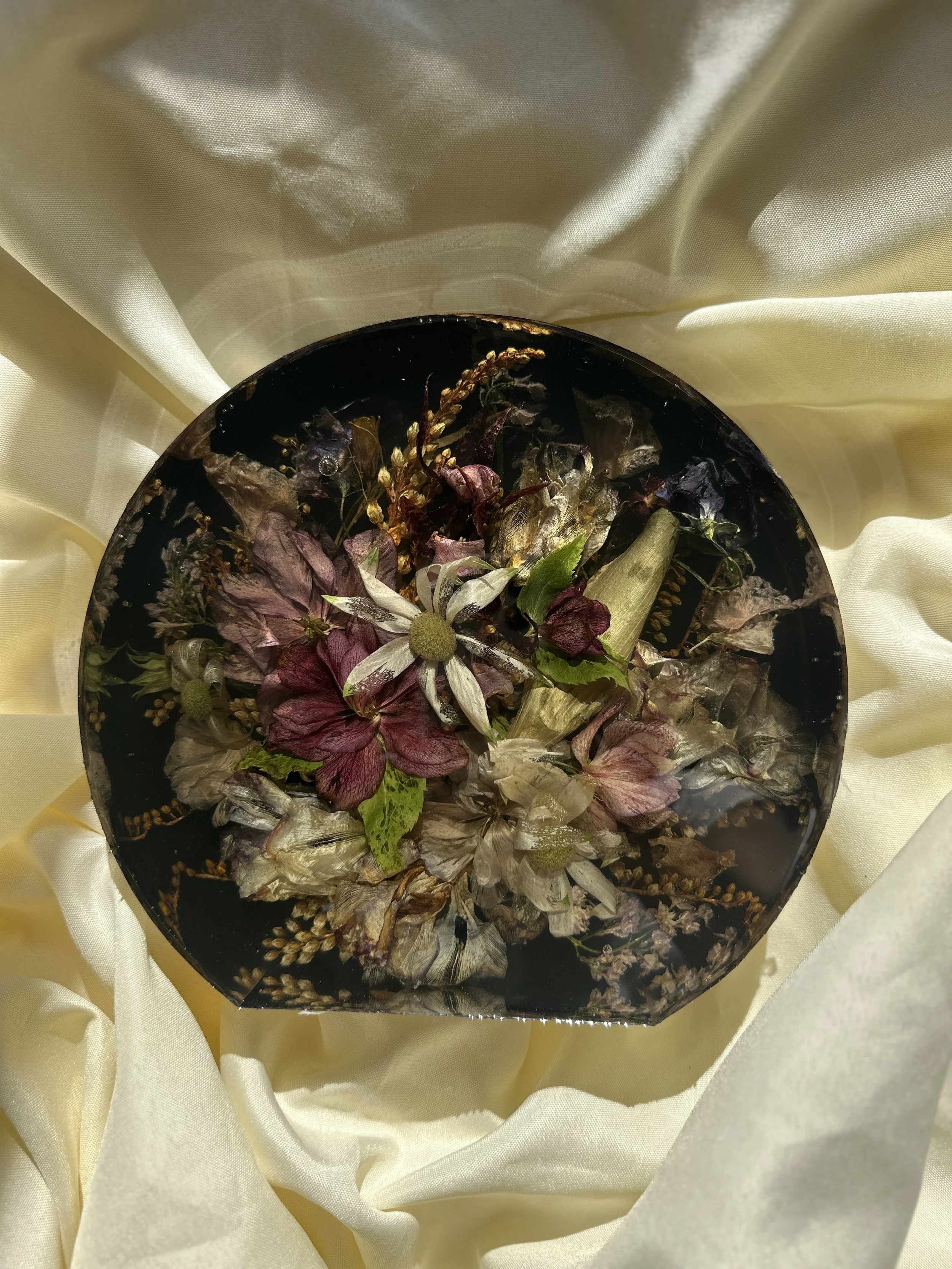 Moody Resin Standing Circle $675