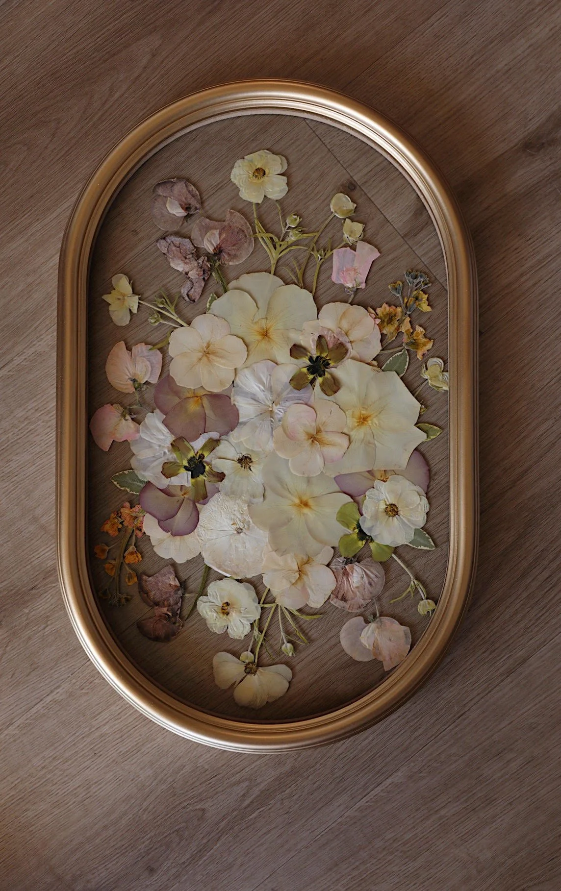 12x20 Céline gold frame