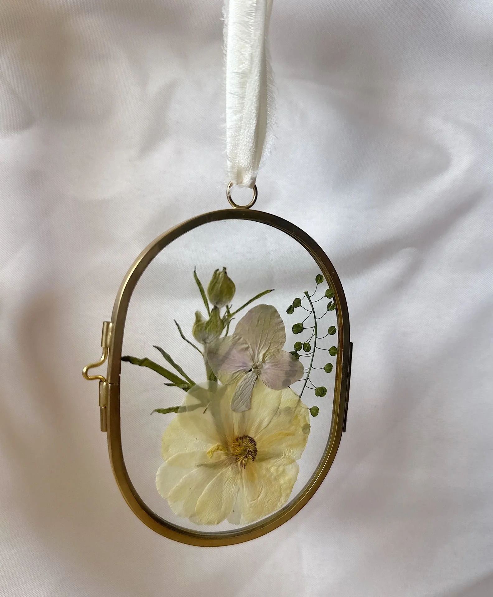 The Petite Oval 