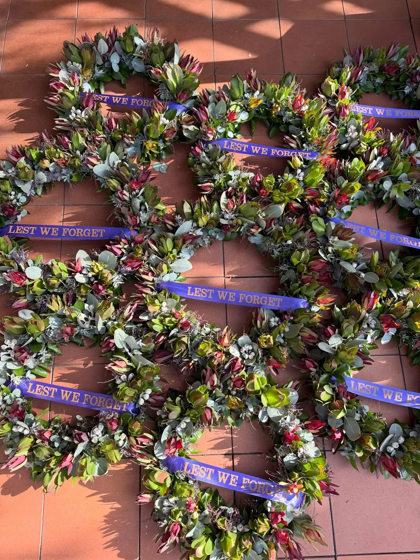 Lest We Forget 🌿 @unsw #anzacday #lestweforget #wreaths #flowersbyzoesydney #unsw