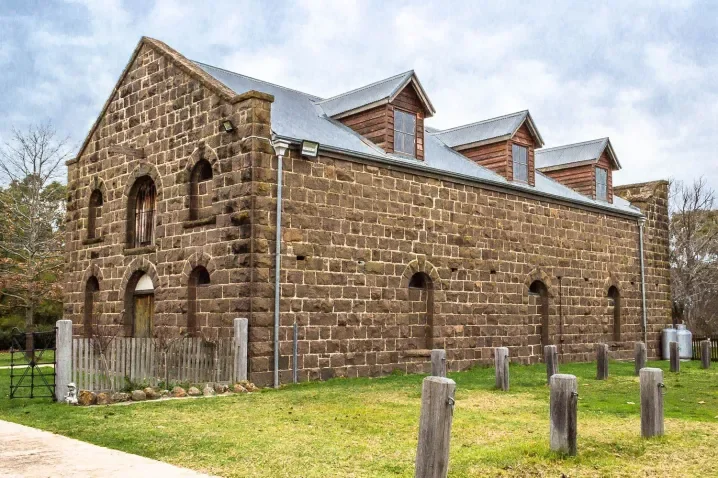 Cobb and Co, Bunagor. Amazing heritage location, recently repaired and updated. Fully functional! 