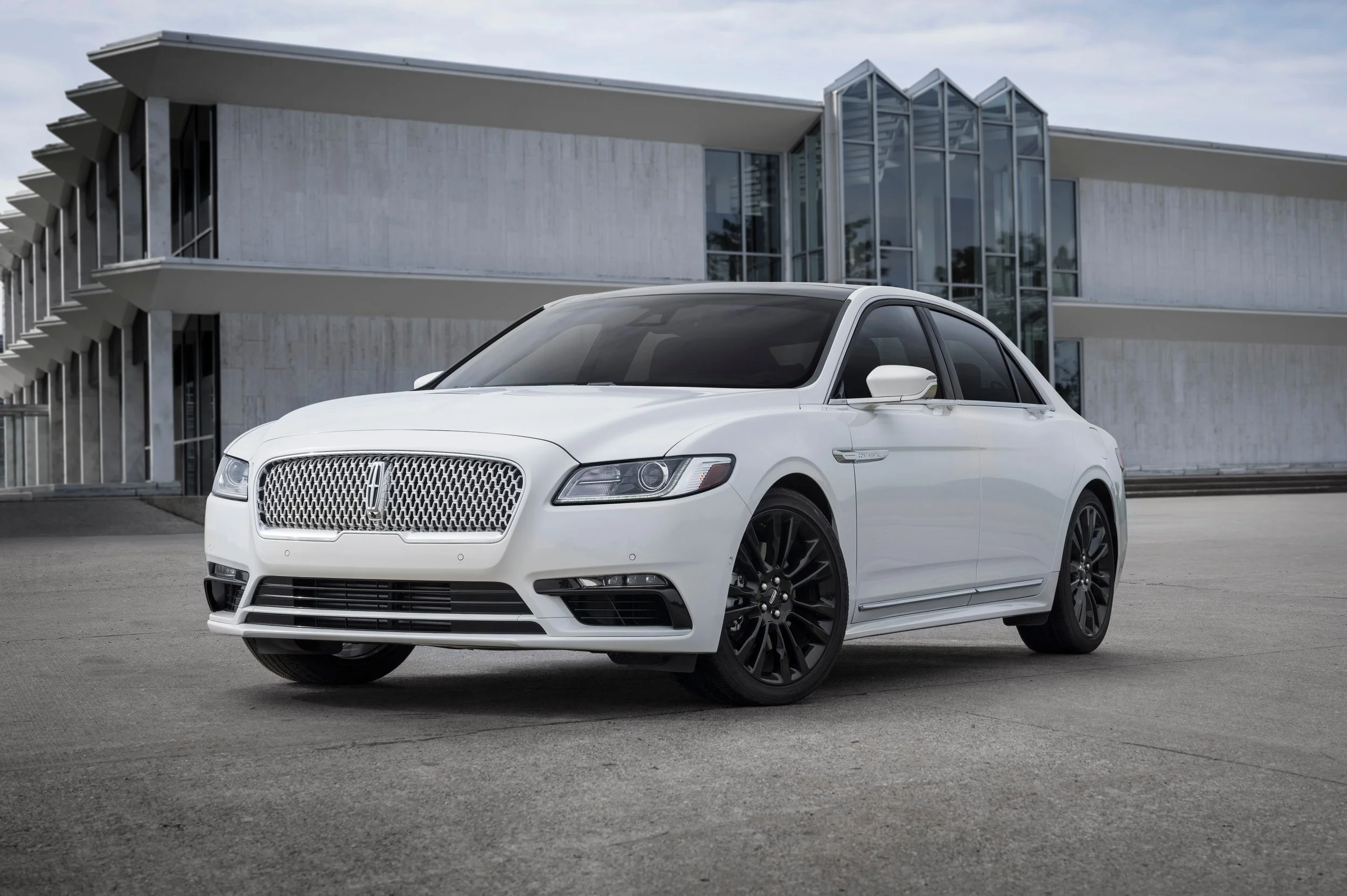 Lincoln Continental Luxury Sedan Rental