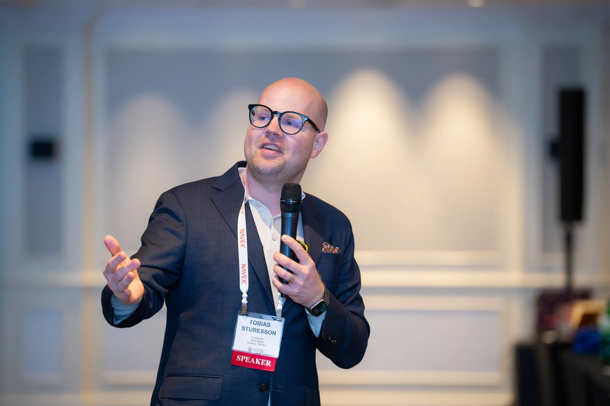 Tobias Sturesson speaking at the SCCE ECEI conference in Lisbon, Portugal.