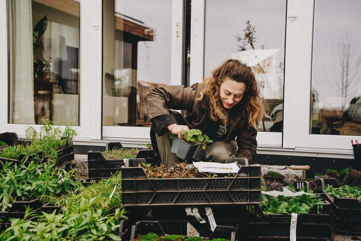 ✨documentary; &lsquo;beyond the flowers&rsquo;✨
Usually, you only see the polished &lsquo;after&rsquo; photos. The perfect blooms, the finished design. But a garden isn&rsquo;t just born; it&rsquo;s built.
To show you the real story, I invited  photo