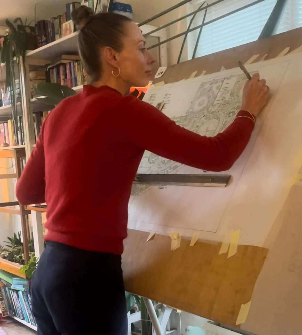 ✨what is your view?✨ I'm often asked for design tips. I tell them that every design is personal and tailored to the resident's wishes and the situation... but that's not entirely true. Actually, one thing comes back strongly: plants! I try to place a