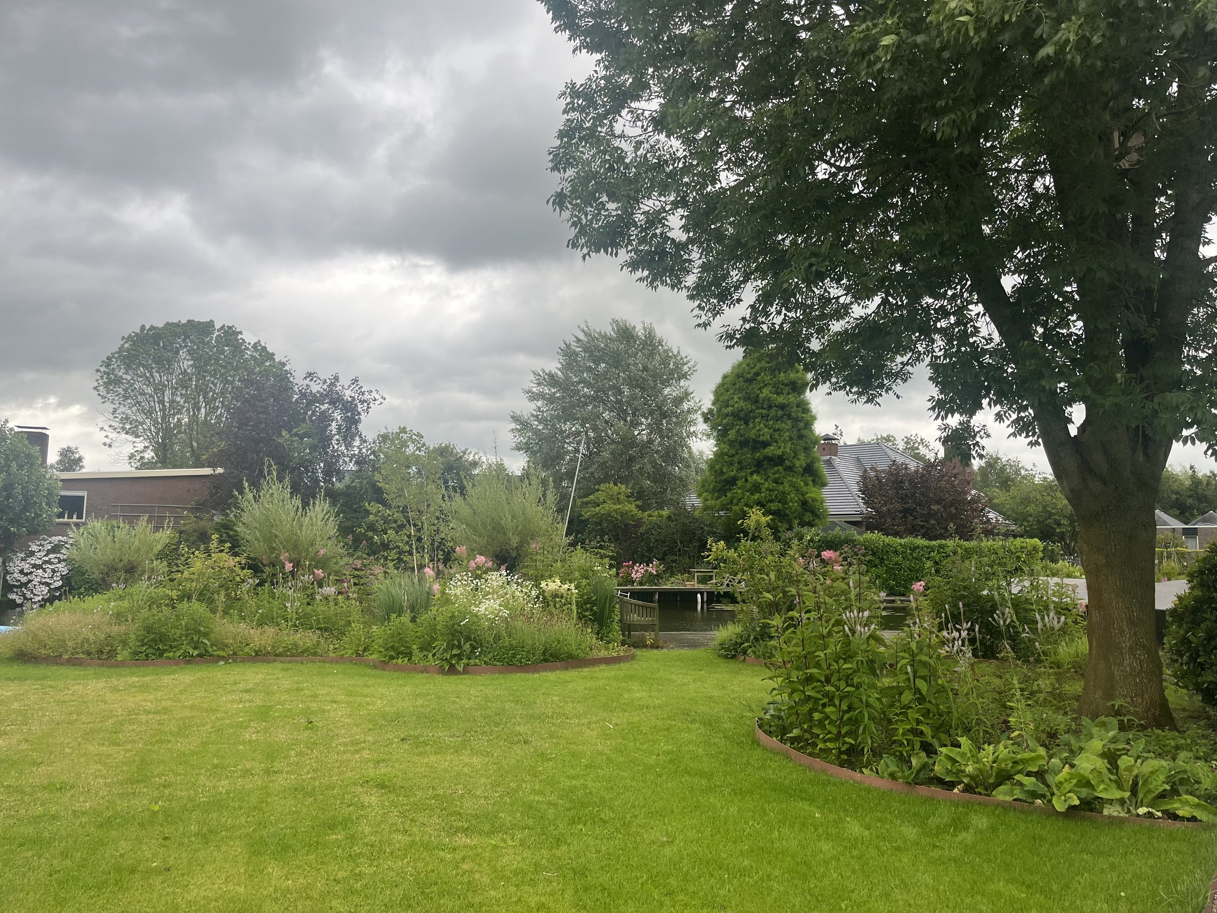 Organische borders met kitchen garden