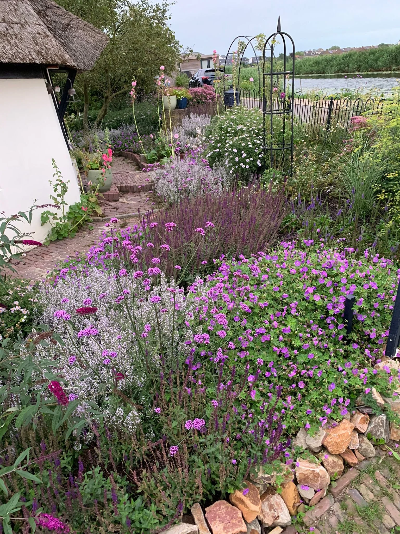 Cottage garden bij de molen