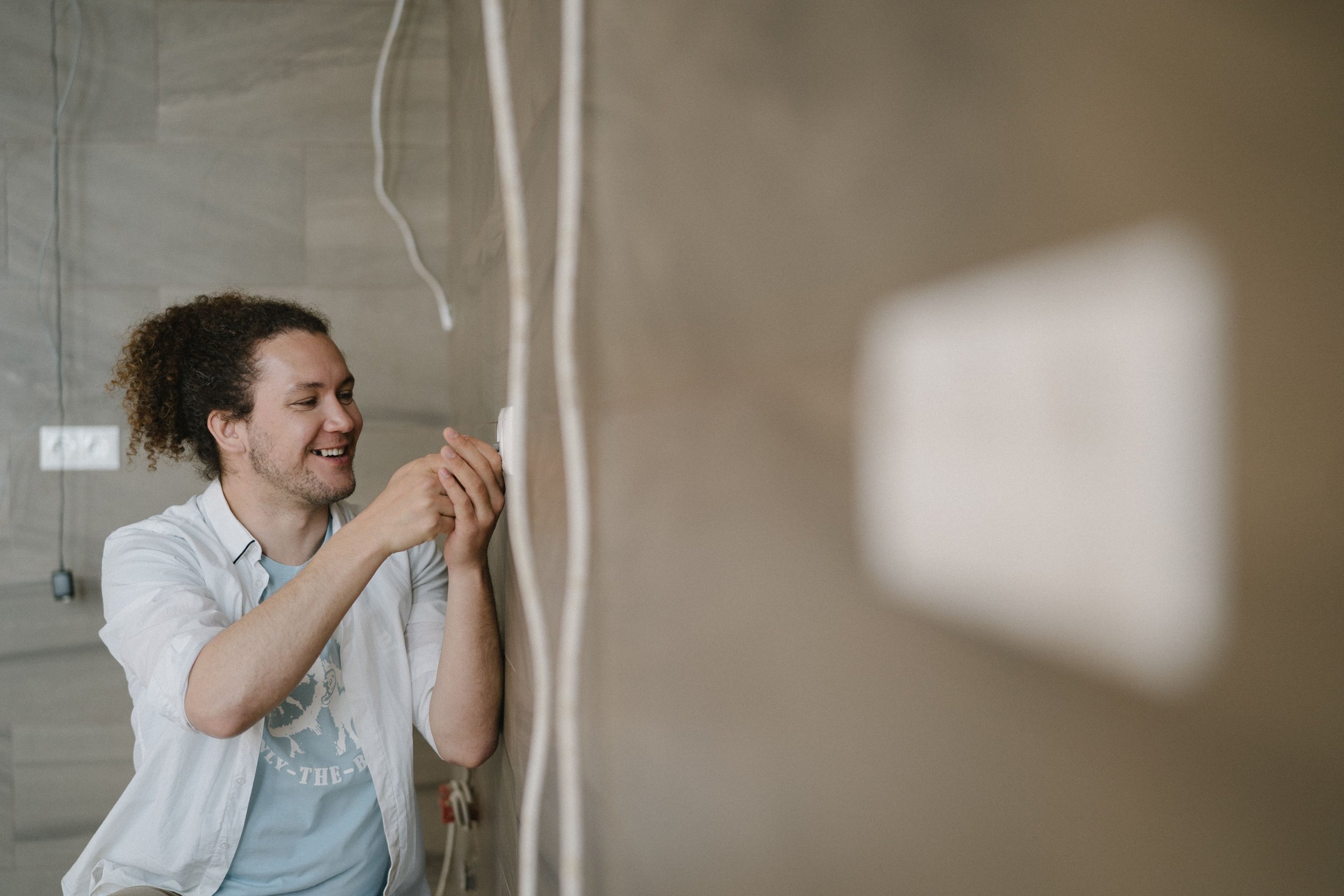 How to Replace an Electrical Outlet