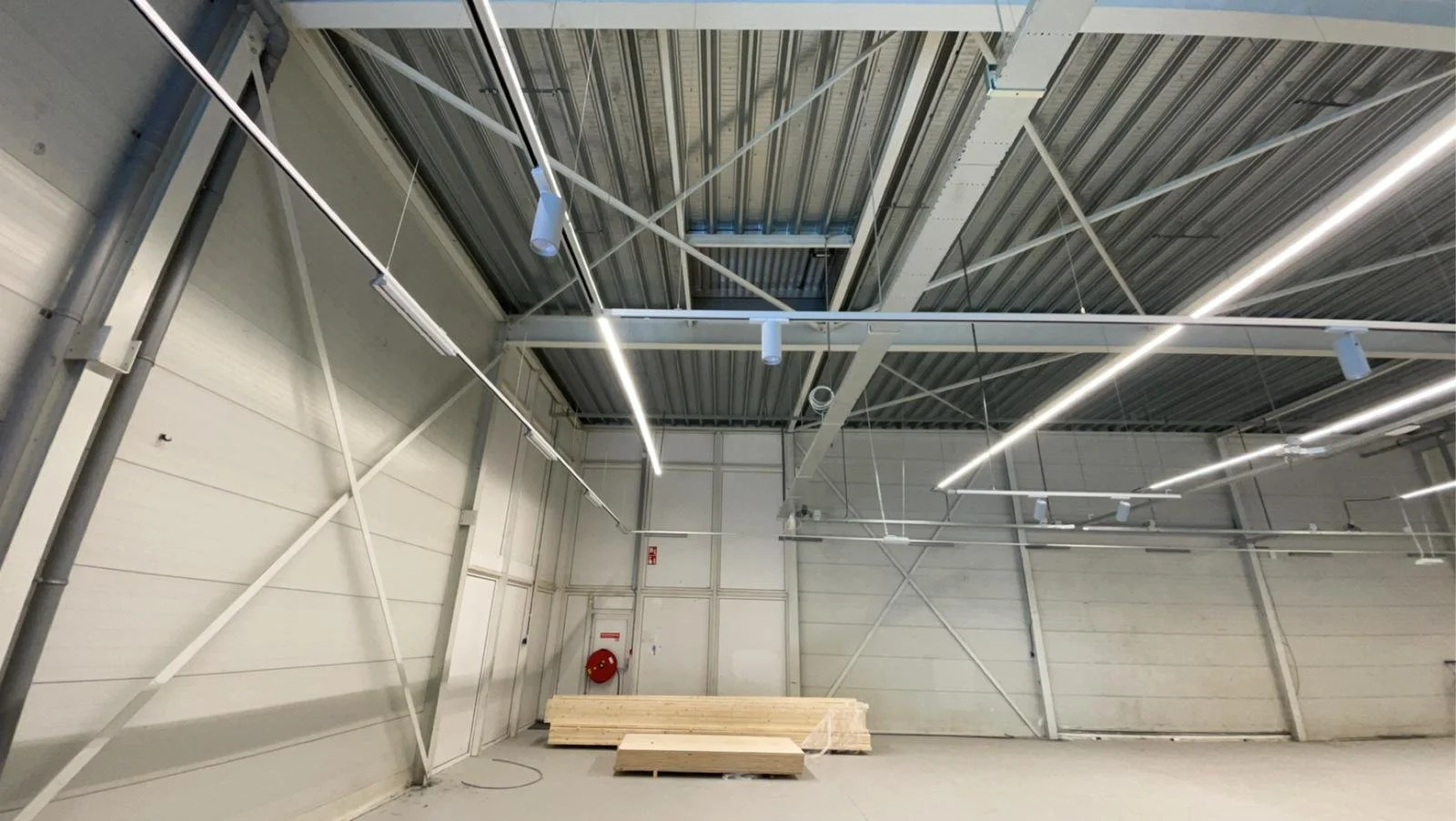 montage lichtlijn en kabelsysteem