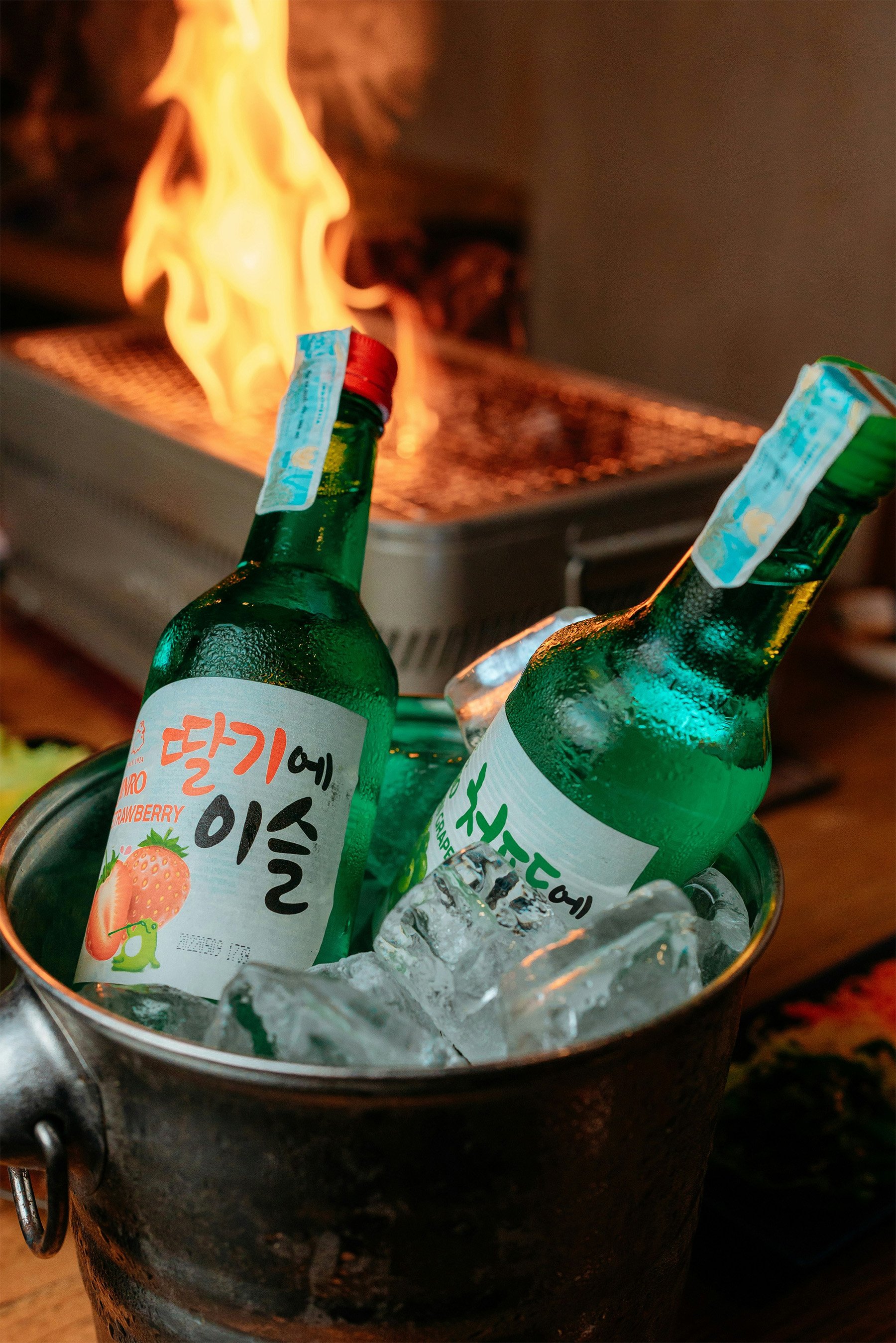 bottles of soju, a Korean alcoholic beverage. Bevanda alcolica coreana