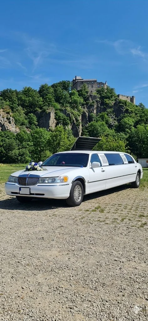 lincoln pod hradem.jpg