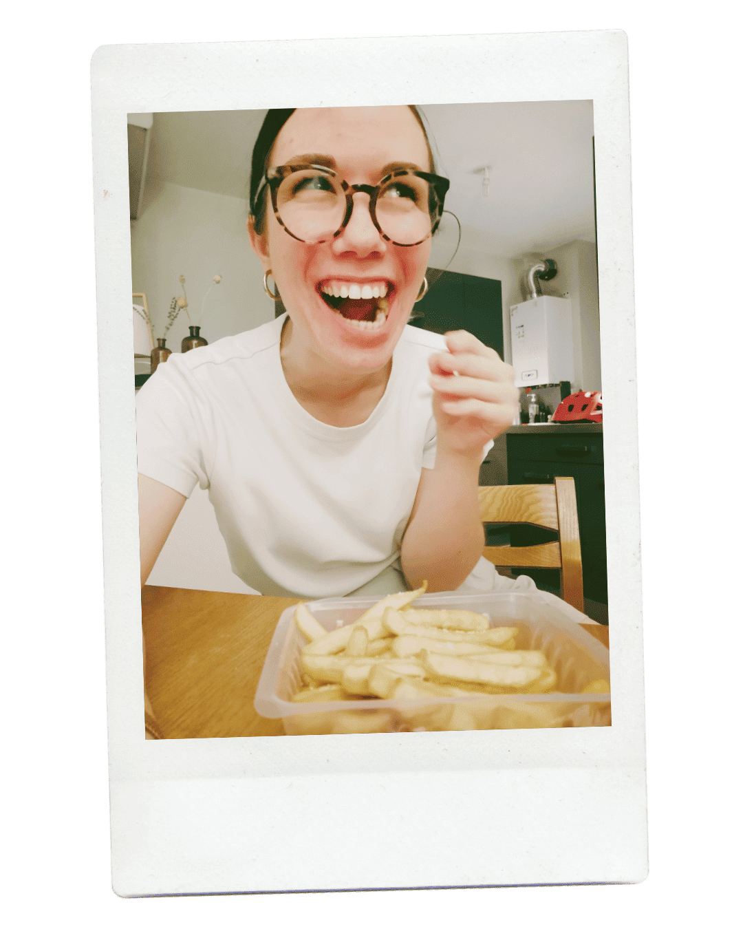 Polaroid — moment de joie simple, manger des frites