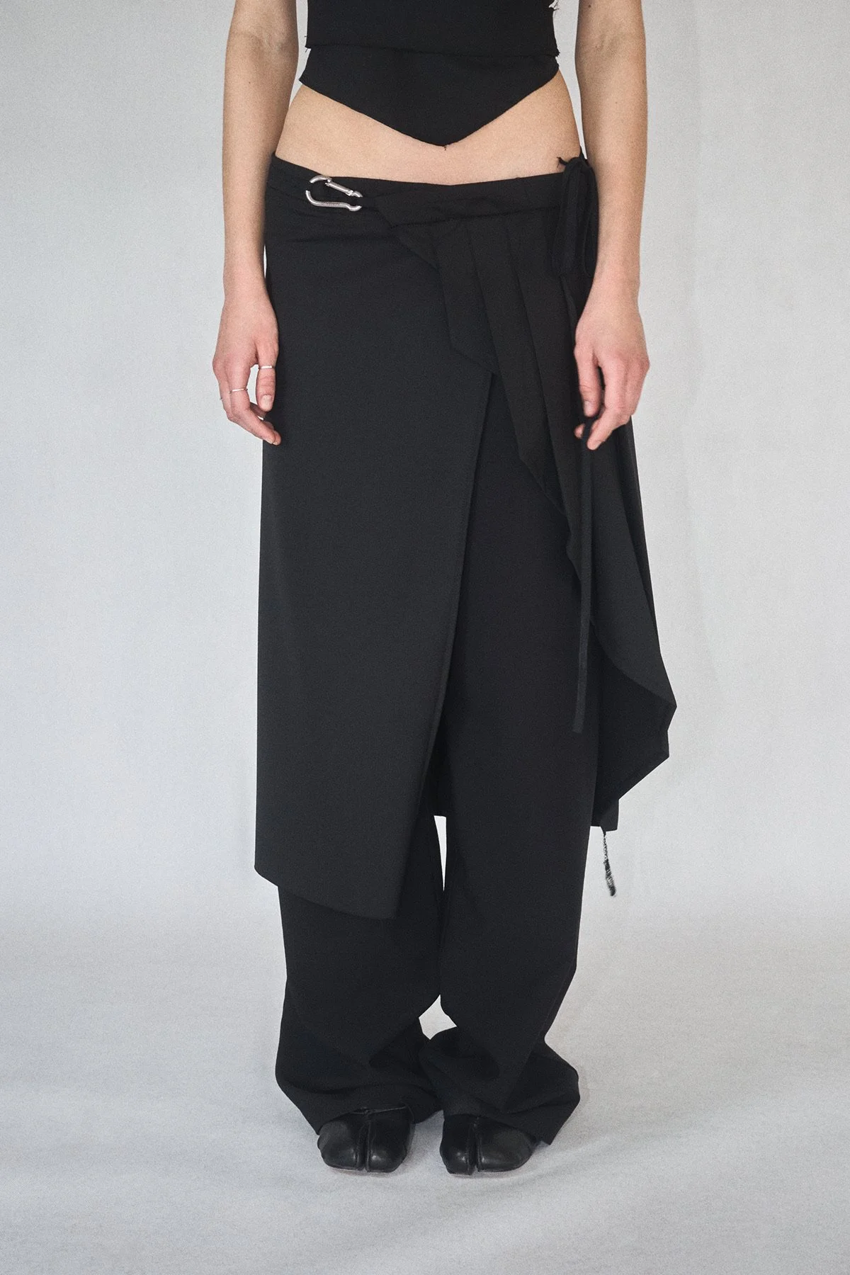 vest_long-skirt-pleated-japandi-siren-office-maria-ss25-wool.JPG