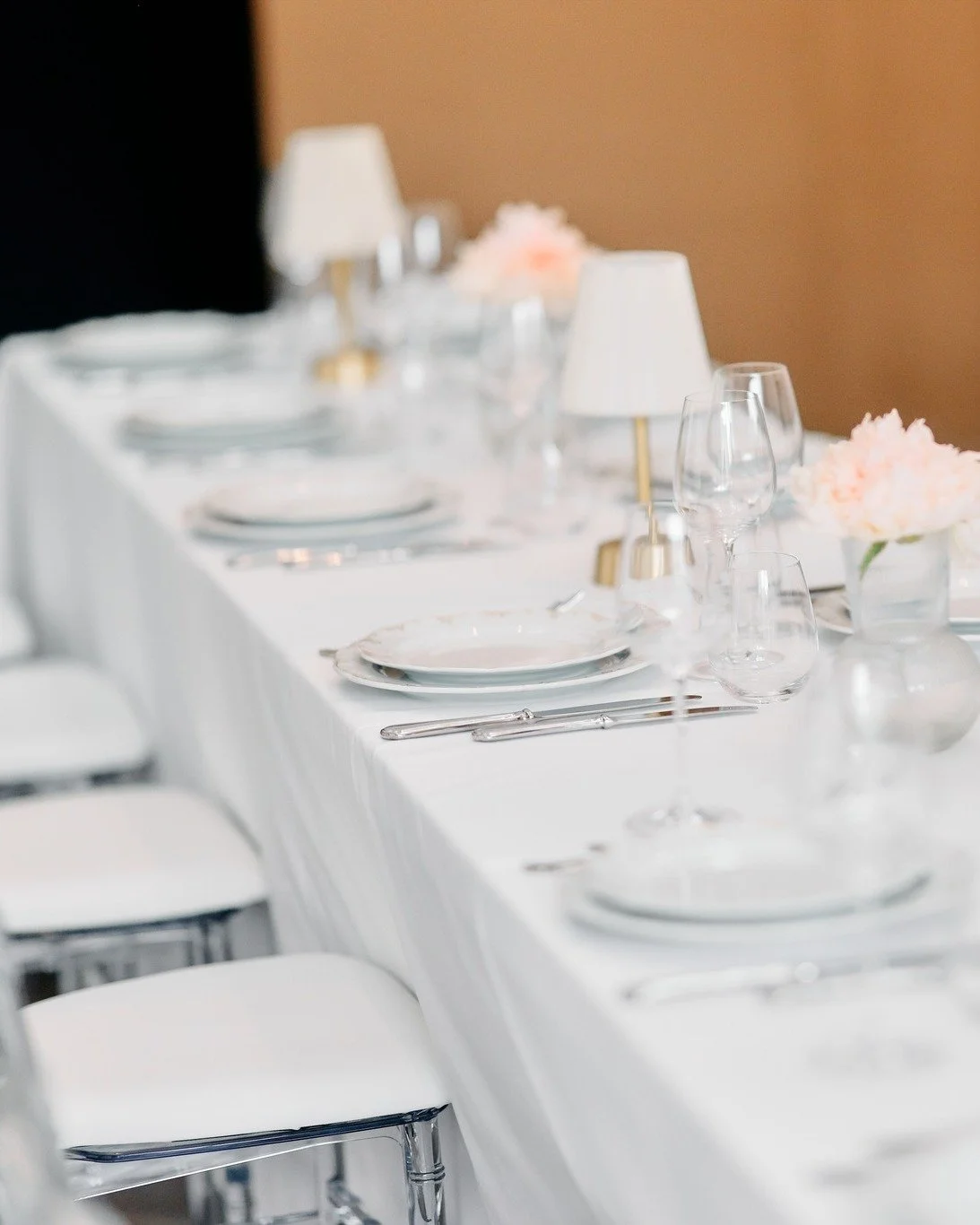 Chaque instant &agrave; table est pens&eacute; pour &eacute;veiller les sens.

L&rsquo;art de la table devient signature, discr&egrave;te mais essentielle.

@massenphotography