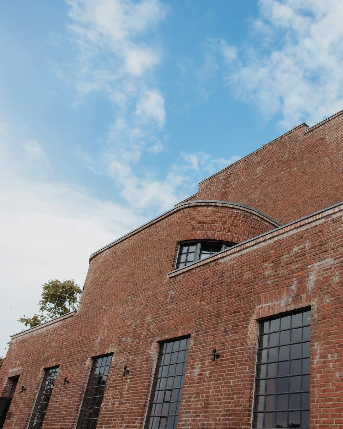 Bienvenue &agrave; la Maison de l'Orgue. 🏛️

Anciennes usines d'orgues reconverties en un espace unique au Luxembourg, patrimoine historique, art de vivre, gastronomie et commerce sous un m&ecirc;me toit.

📍 75 rue de Diekirch, Lintgen