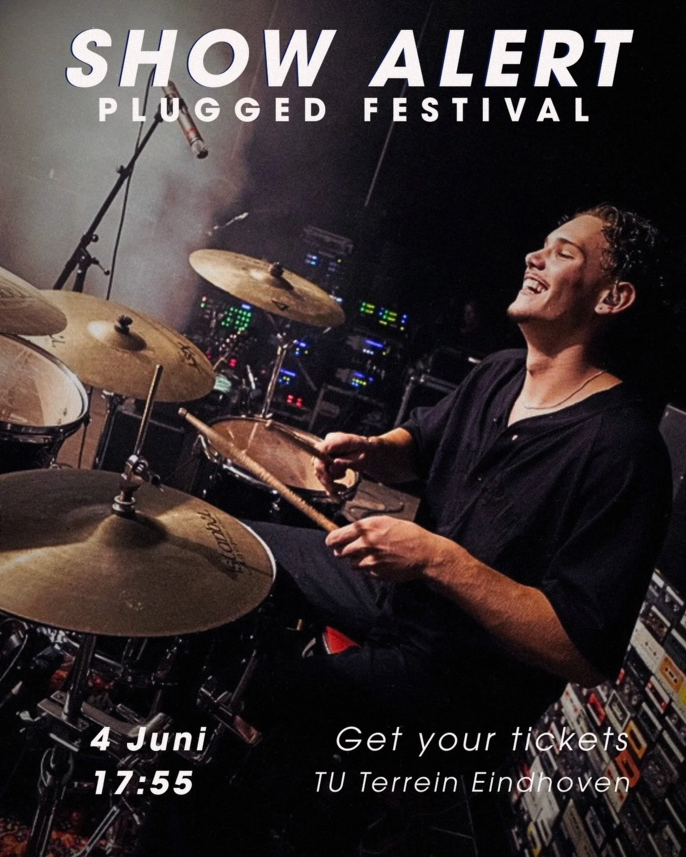 SHOW ALERT 

📍 TU Terrein Eindhoven 
📅 4 Juni
⏰ 17:55
🎟️ Haal je kaartje op de site van @pluggedfestival 🧡

See you there!🔥