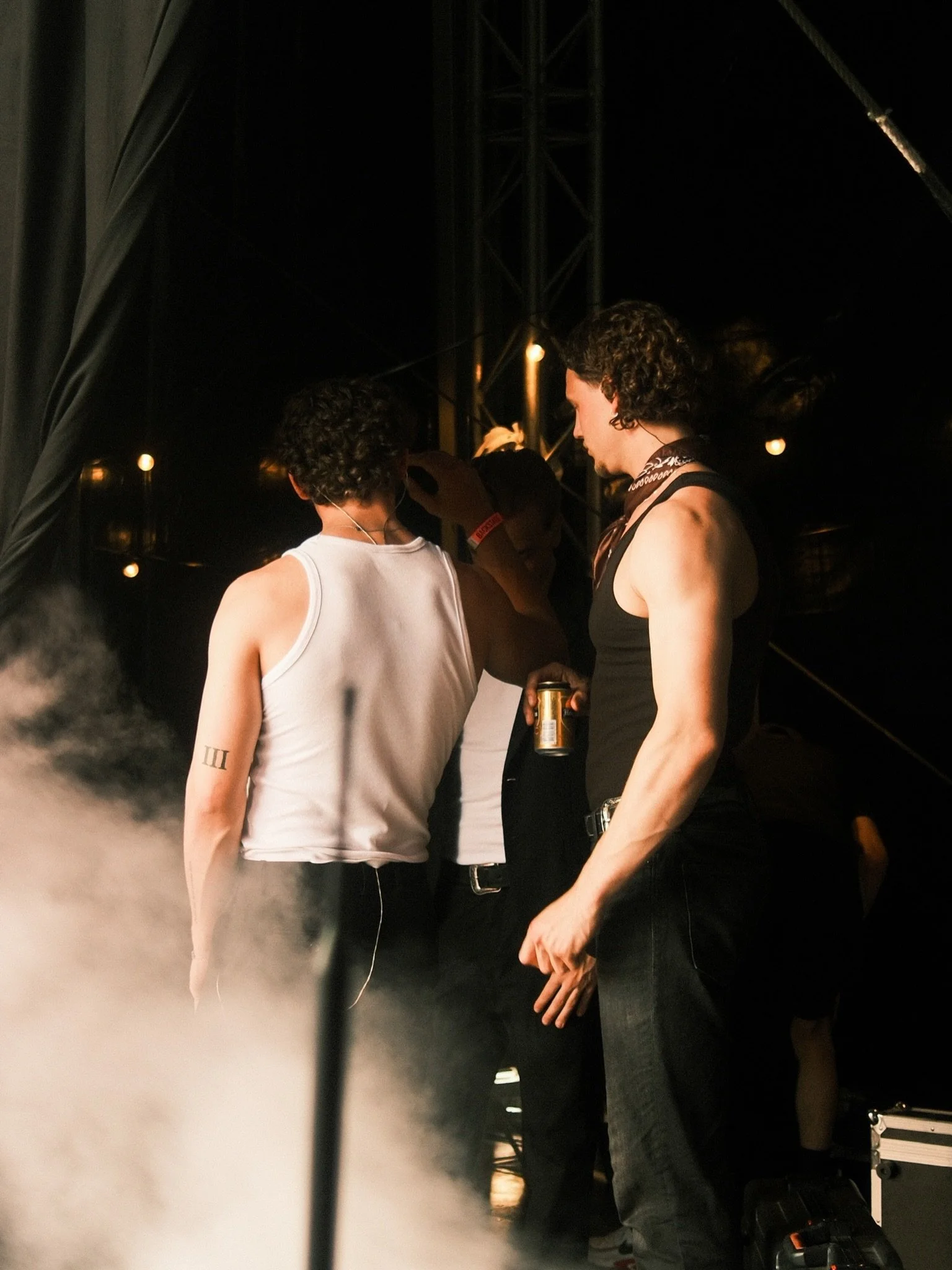 @spinola_live the first summer lights on stage and a crowd that didn&rsquo;t stand still for a second.

Big thanks to @cafelievense for having us and making this possible. This was the perfect way to kick off a summer full of shows, and we can&rsquo;