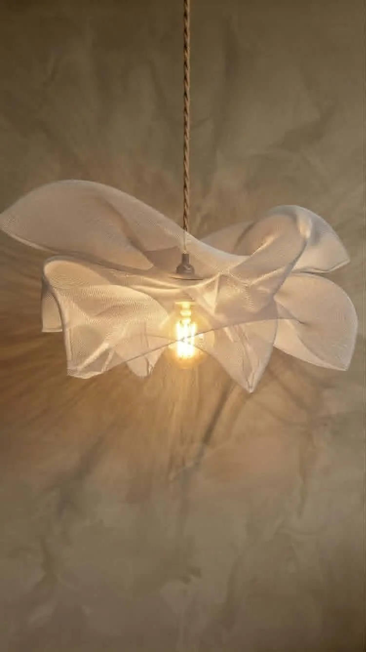 suspension-Aeriane-grand-modèle-blanche-fond-beige-Cajoa.jpg