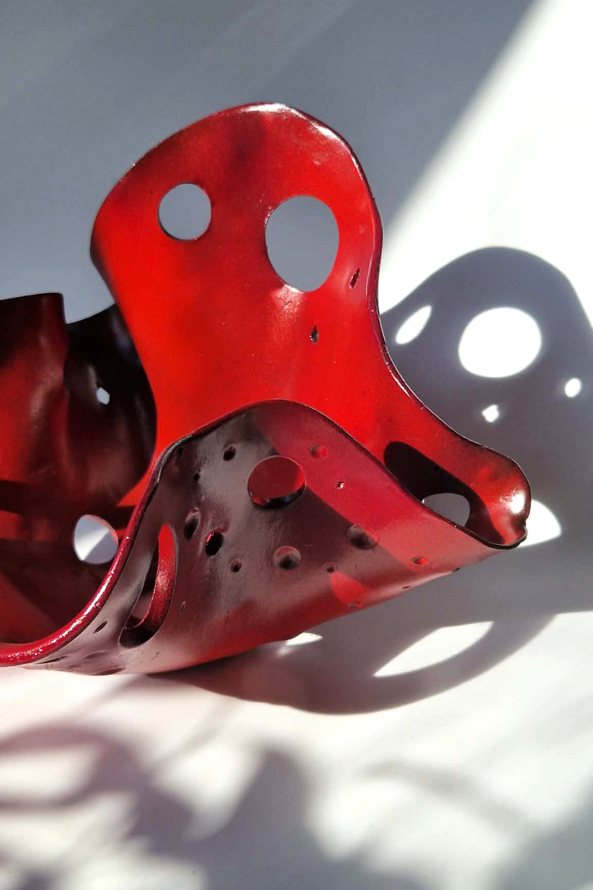 Abat-jour sculpté en argile rouge - studio Cajoa