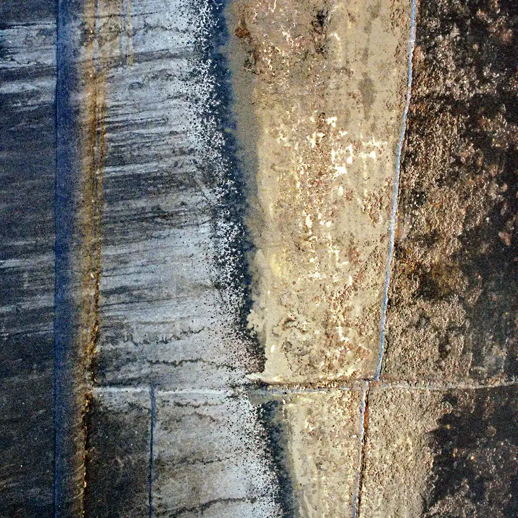 ligne-amarrage-photographie-tricolore-bateau-texture-detail.webp