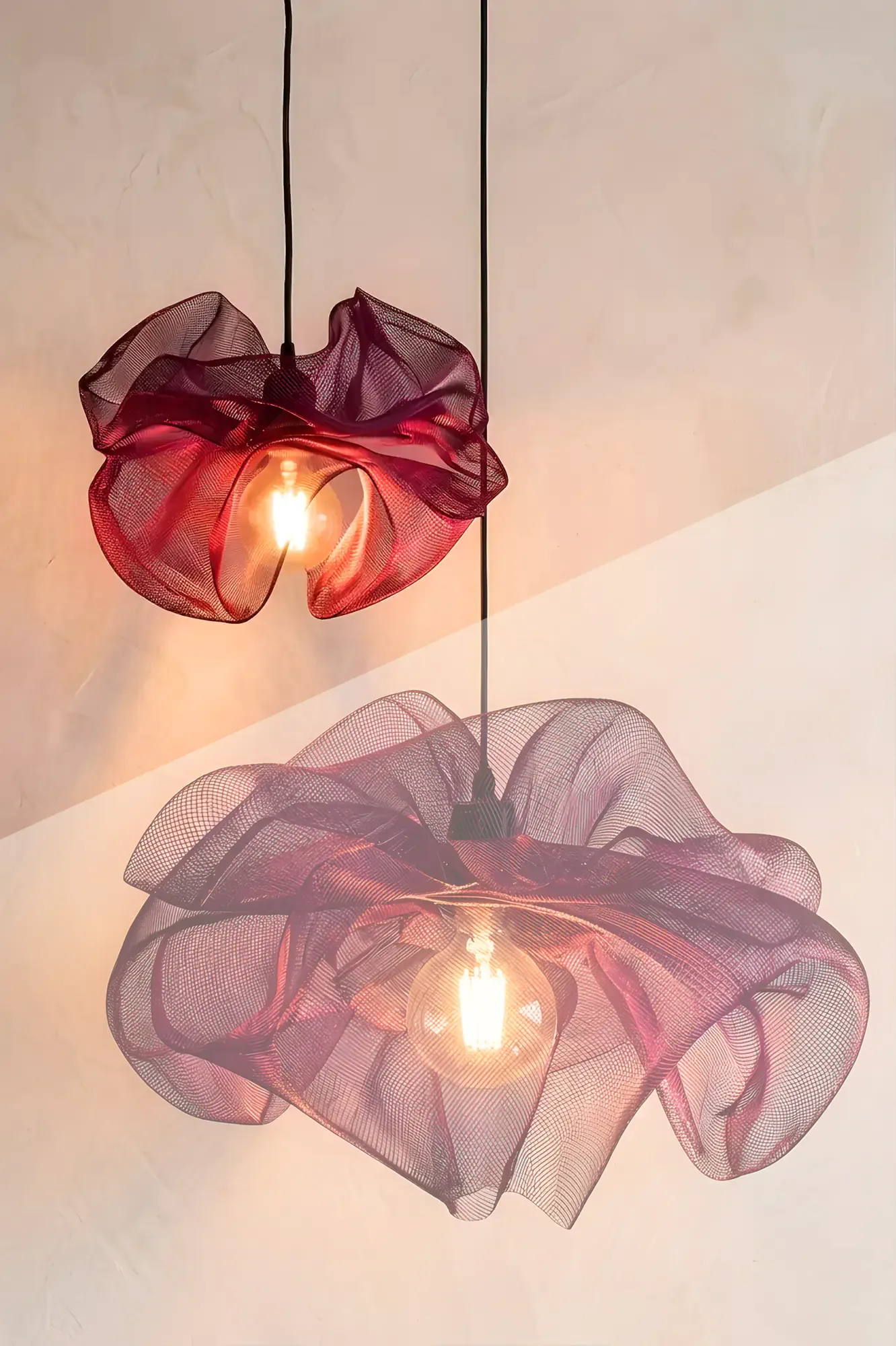 lampe-tulle-suspension-design-cajoa-rouge-burgundy-petit.webp